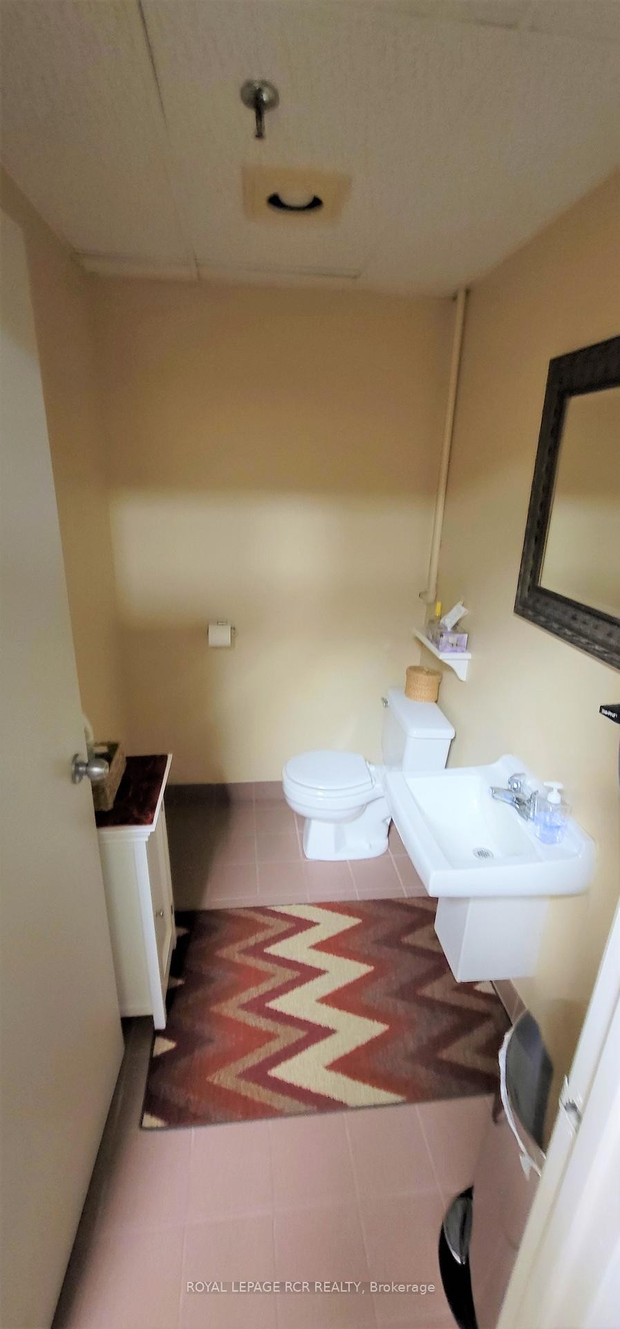 









1100


Davis

Drive, 8,
Newmarket,




ON
L3Y 8K3

