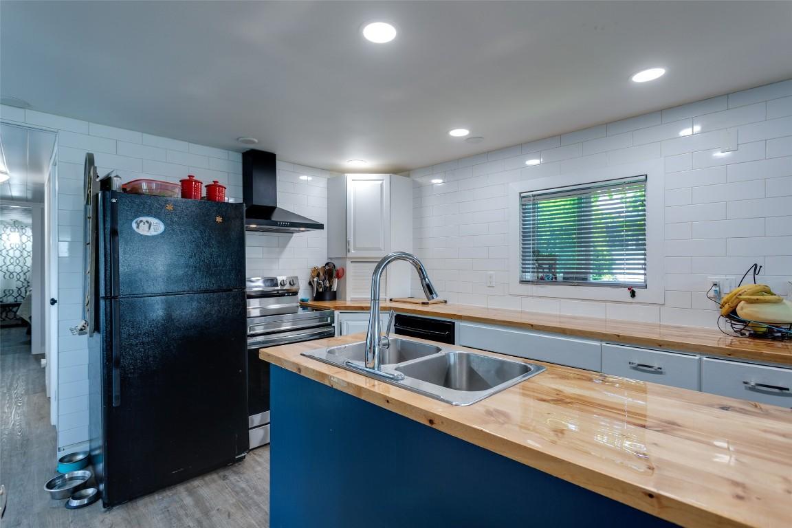 









12022


Pretty

Road, 6,
Lake Country,




BC
V4V 2E3

