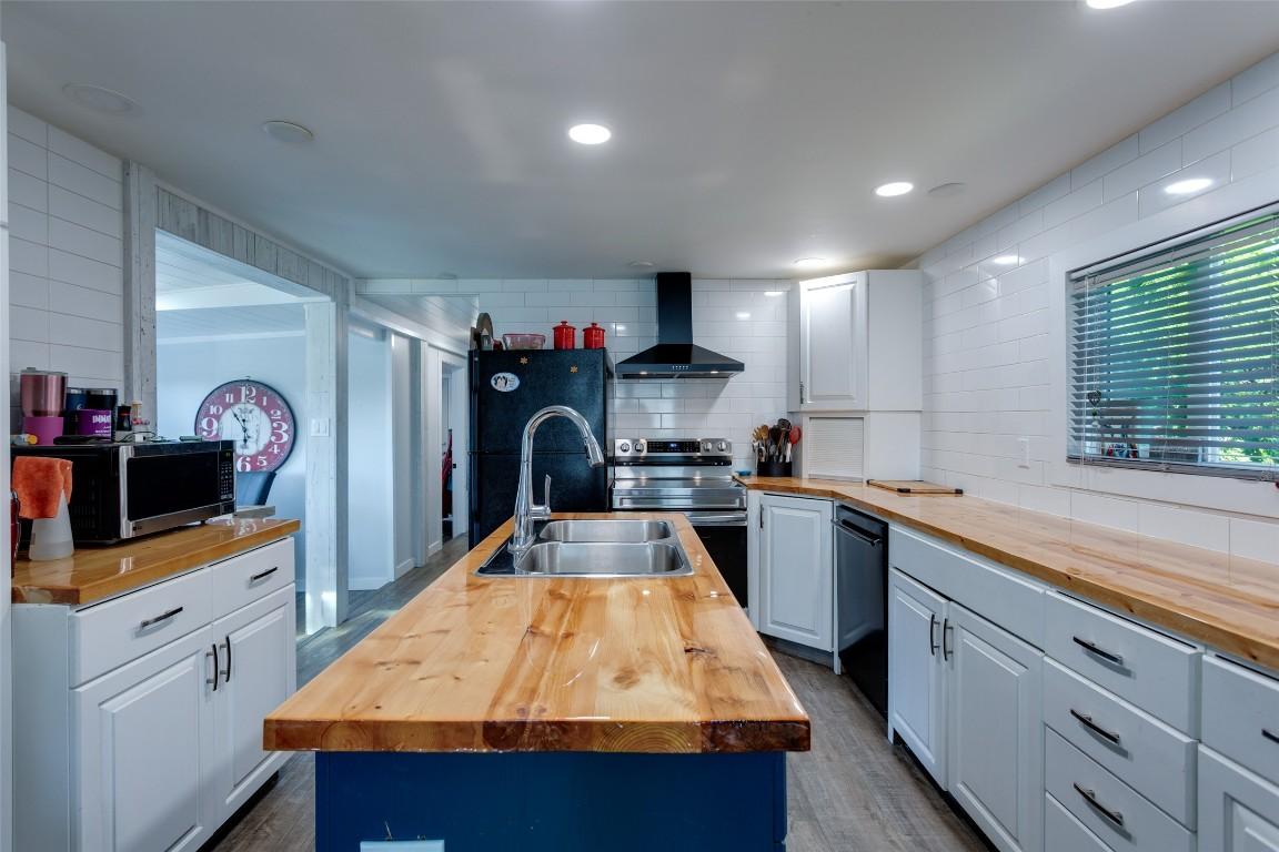 









12022


Pretty

Road, 6,
Lake Country,




BC
V4V 2E3

