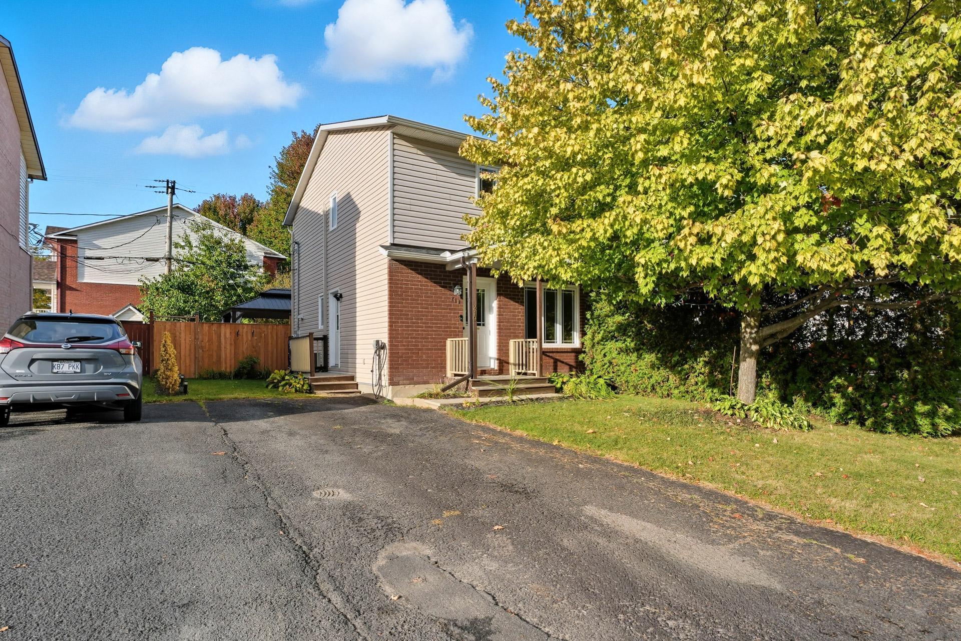 









219


Rue du Mont-Fleuri

,
Gatineau (Gatineau),




QC
J8R2H5

