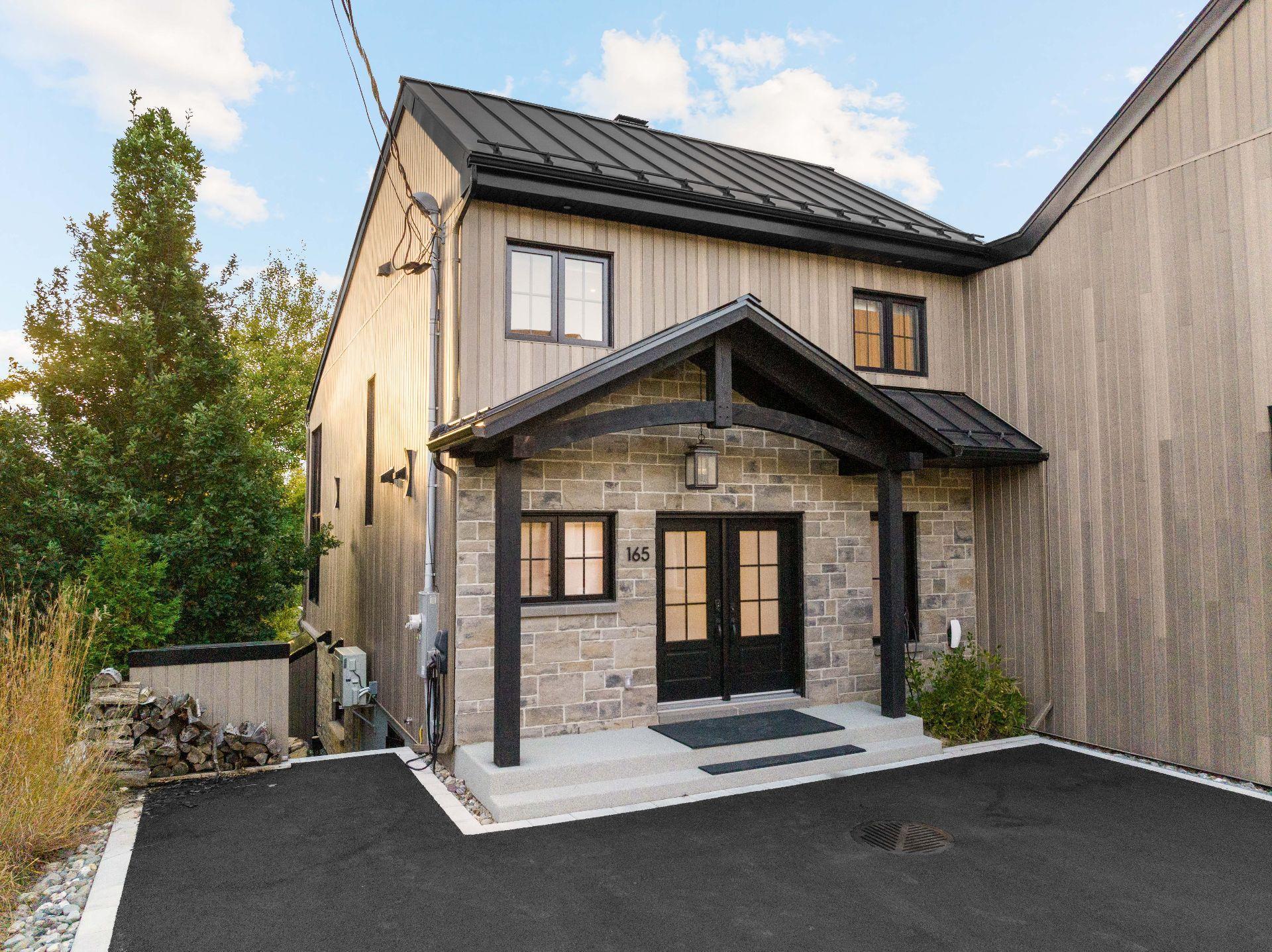 









165


Rue de Rouville

,
Bromont,




QC
J2L2B9

