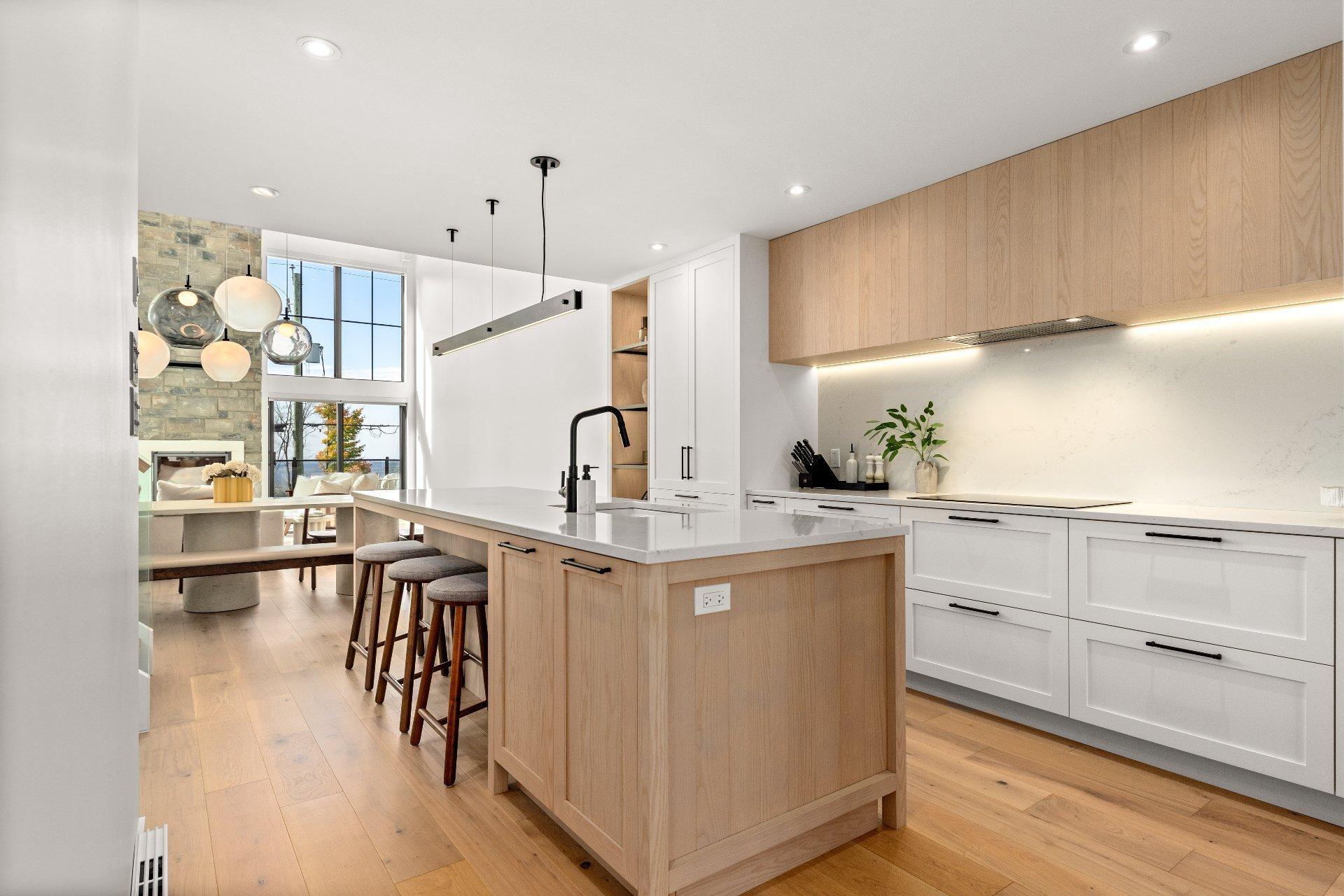 









165


Rue de Rouville

,
Bromont,




QC
J2L2B9

