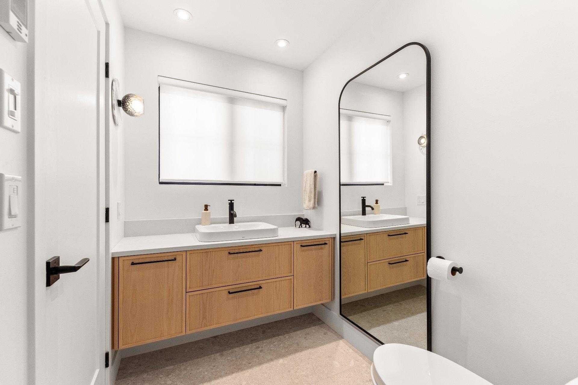 









165


Rue de Rouville

,
Bromont,




QC
J2L2B9

