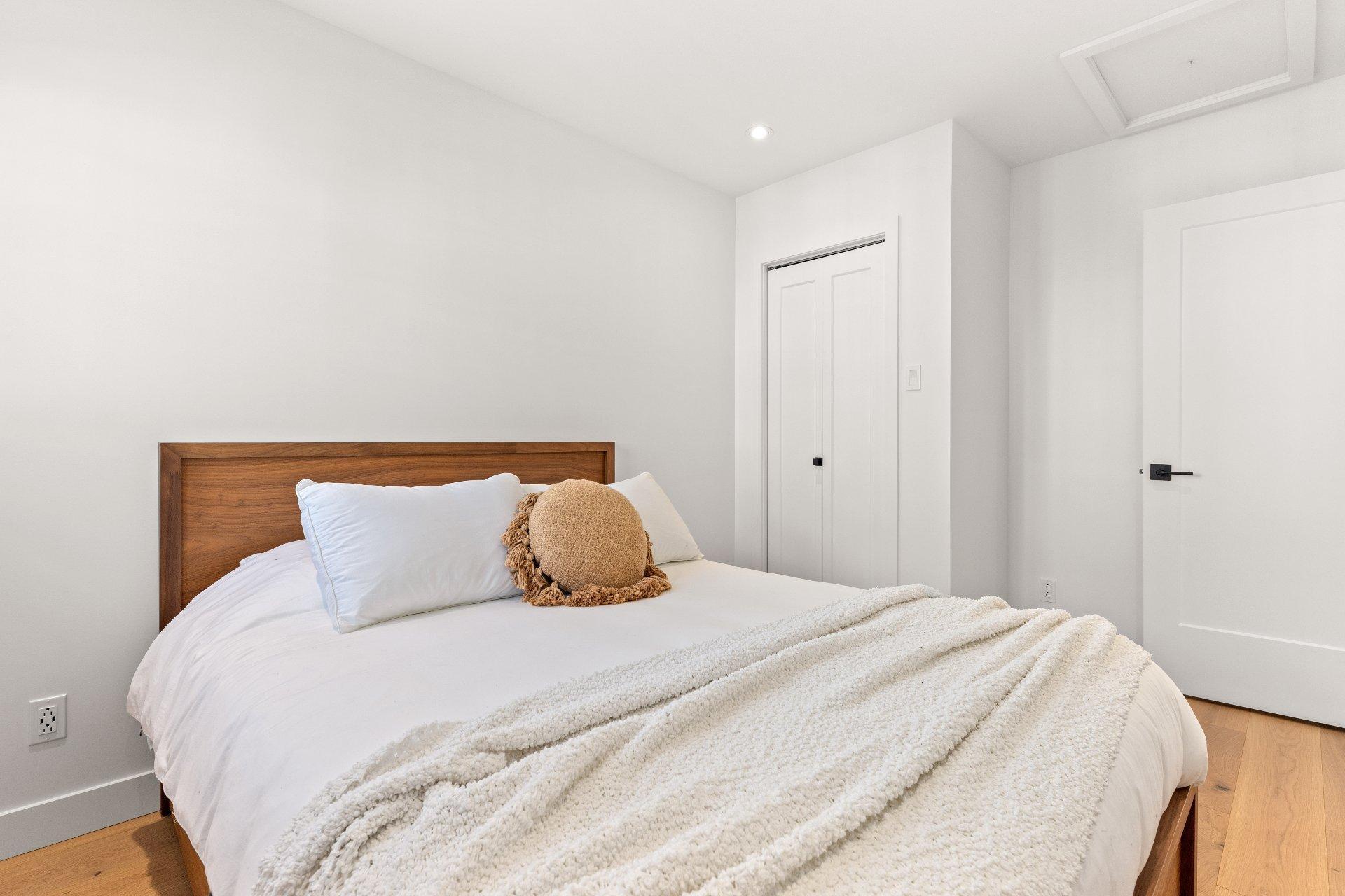 









165


Rue de Rouville

,
Bromont,




QC
J2L2B9

