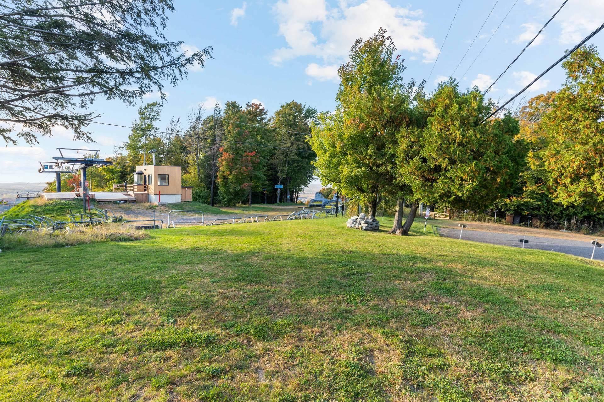 









165


Rue de Rouville

,
Bromont,




QC
J2L2B9

