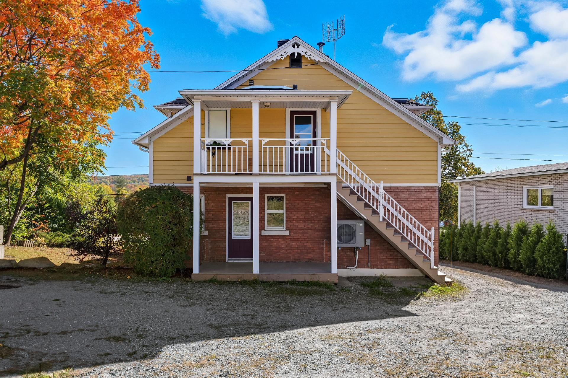 









1605

 - 1607


Rue Marcil

,
Sherbrooke (Les Nations),




QC
J1J2H6

