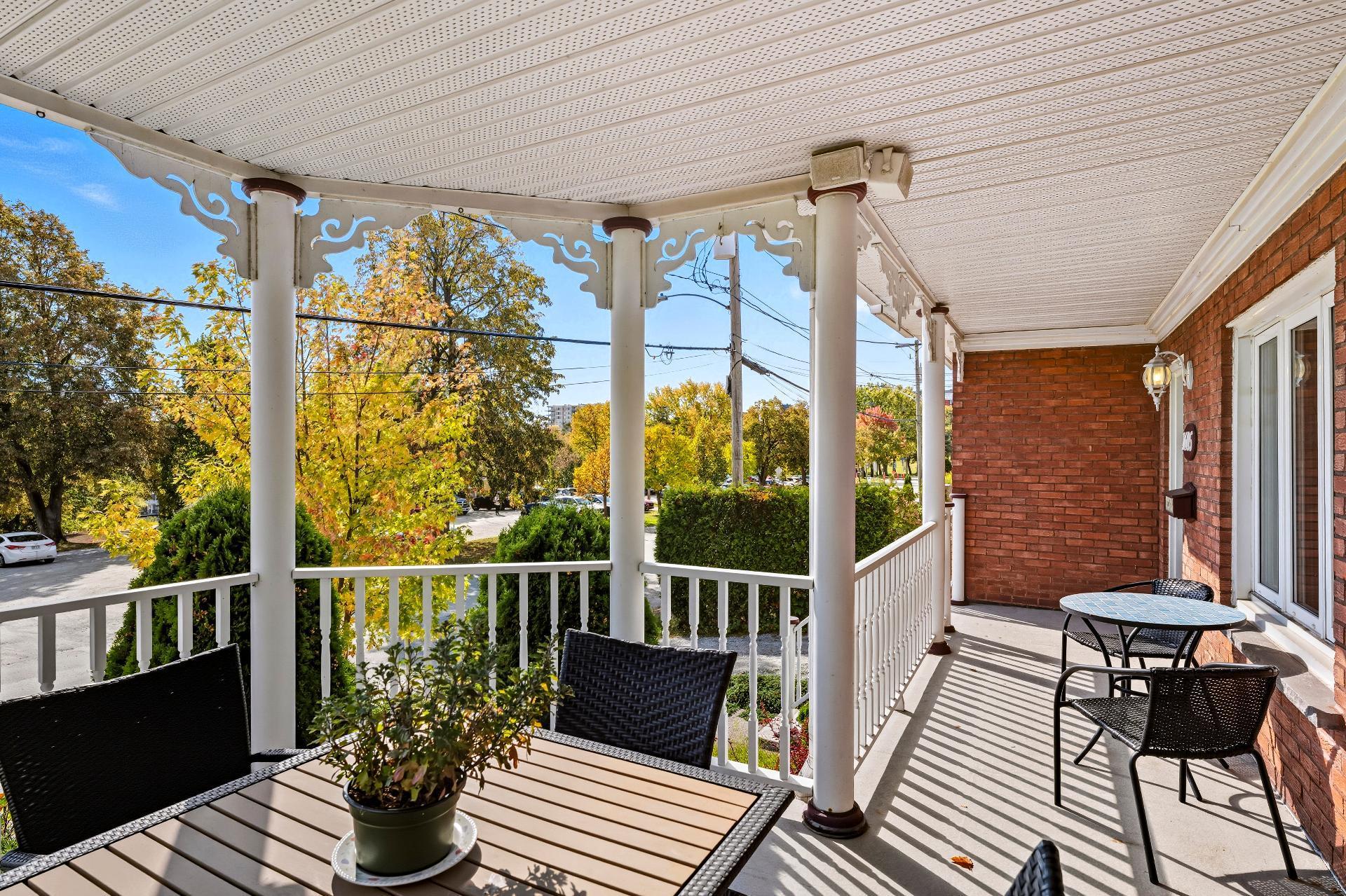 









1605

 - 1607


Rue Marcil

,
Sherbrooke (Les Nations),




QC
J1J2H6

