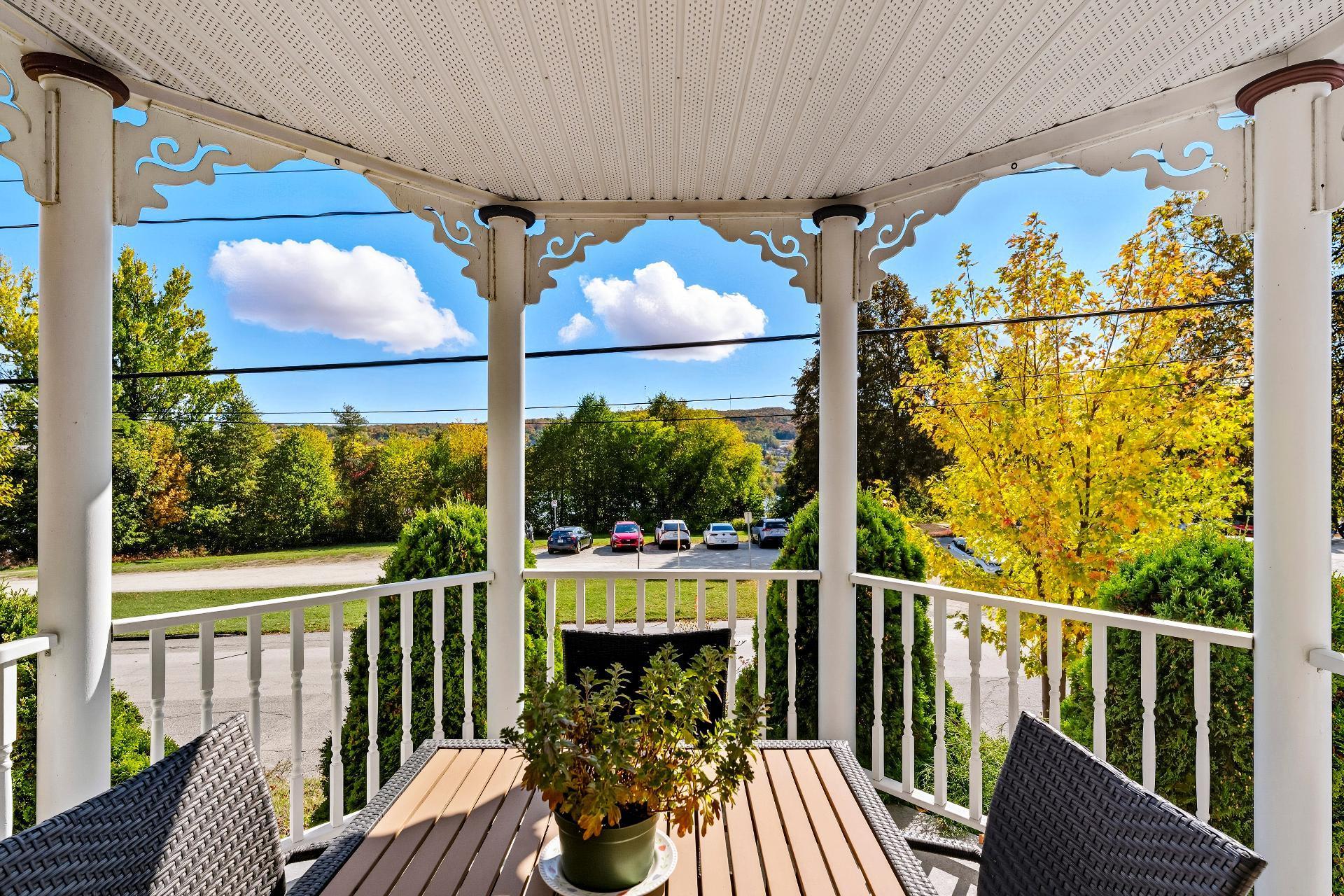 









1605

 - 1607


Rue Marcil

,
Sherbrooke (Les Nations),




QC
J1J2H6

