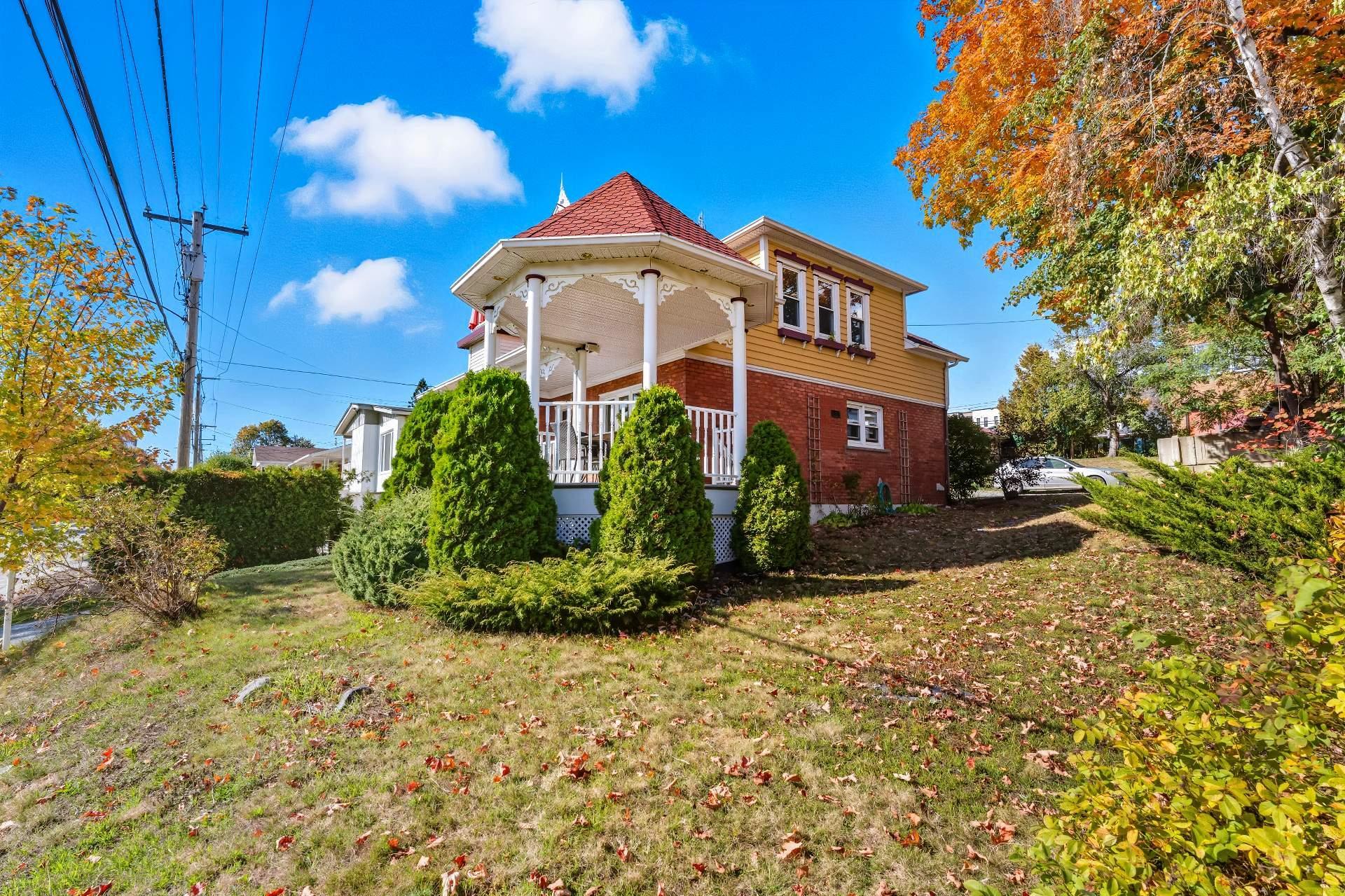 









1605

 - 1607


Rue Marcil

,
Sherbrooke (Les Nations),




QC
J1J2H6

