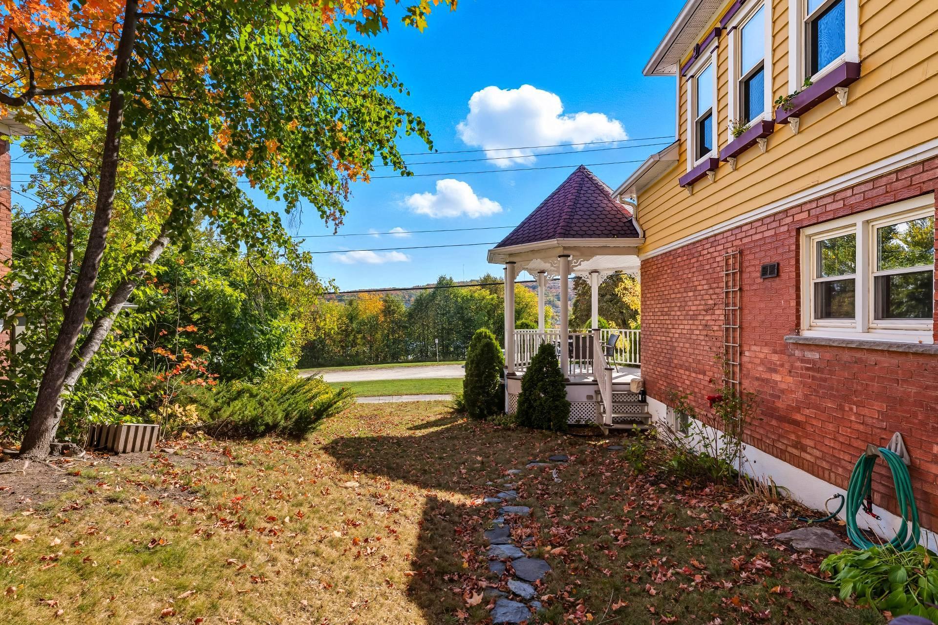 









1605

 - 1607


Rue Marcil

,
Sherbrooke (Les Nations),




QC
J1J2H6

