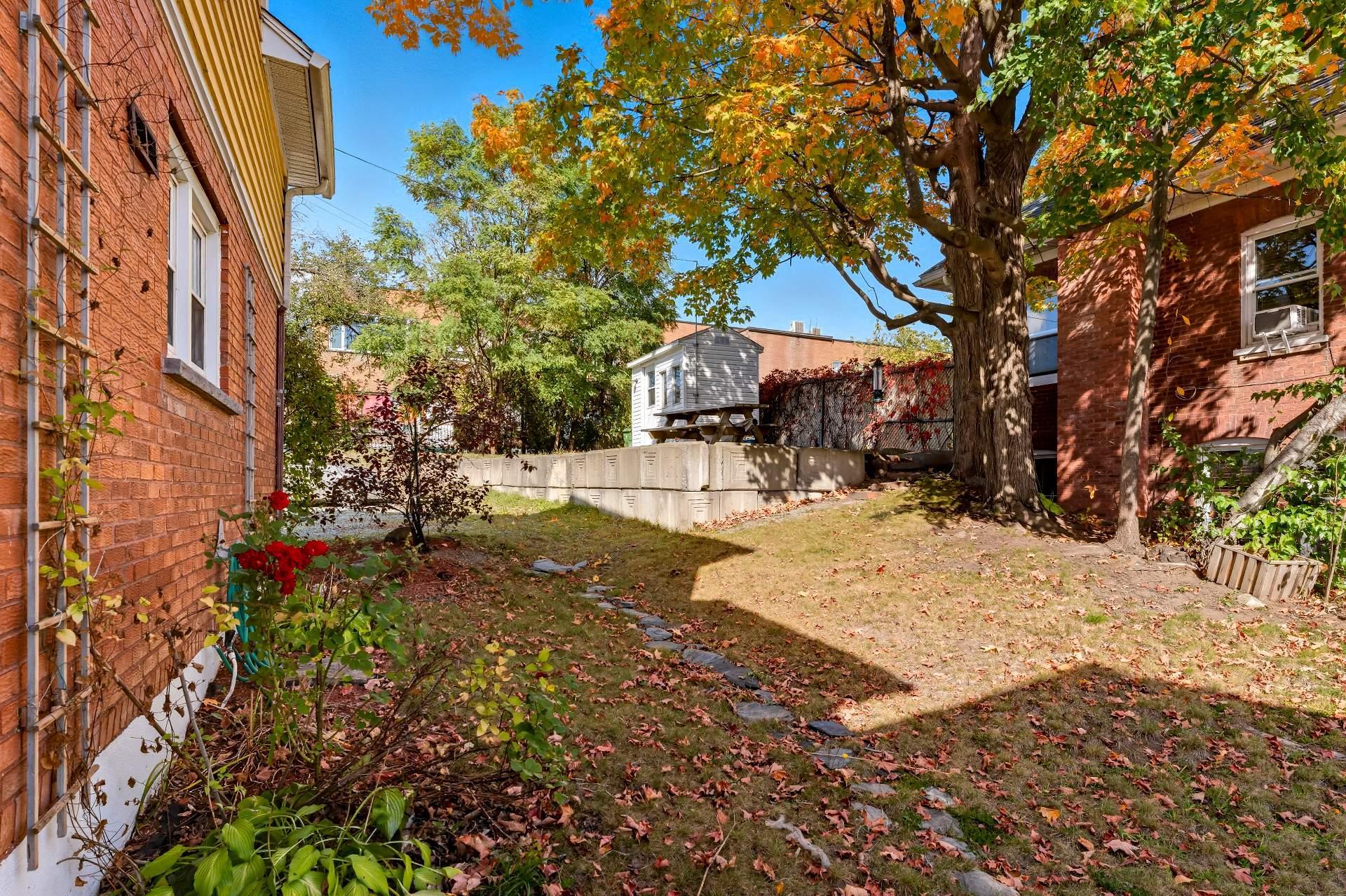 









1605

 - 1607


Rue Marcil

,
Sherbrooke (Les Nations),




QC
J1J2H6

