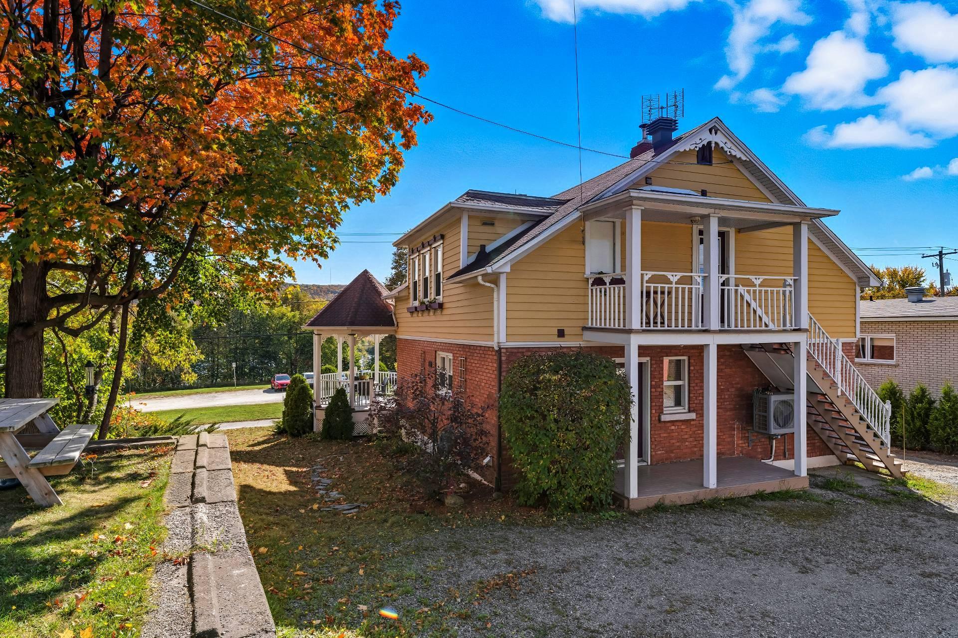 









1605

 - 1607


Rue Marcil

,
Sherbrooke (Les Nations),




QC
J1J2H6

