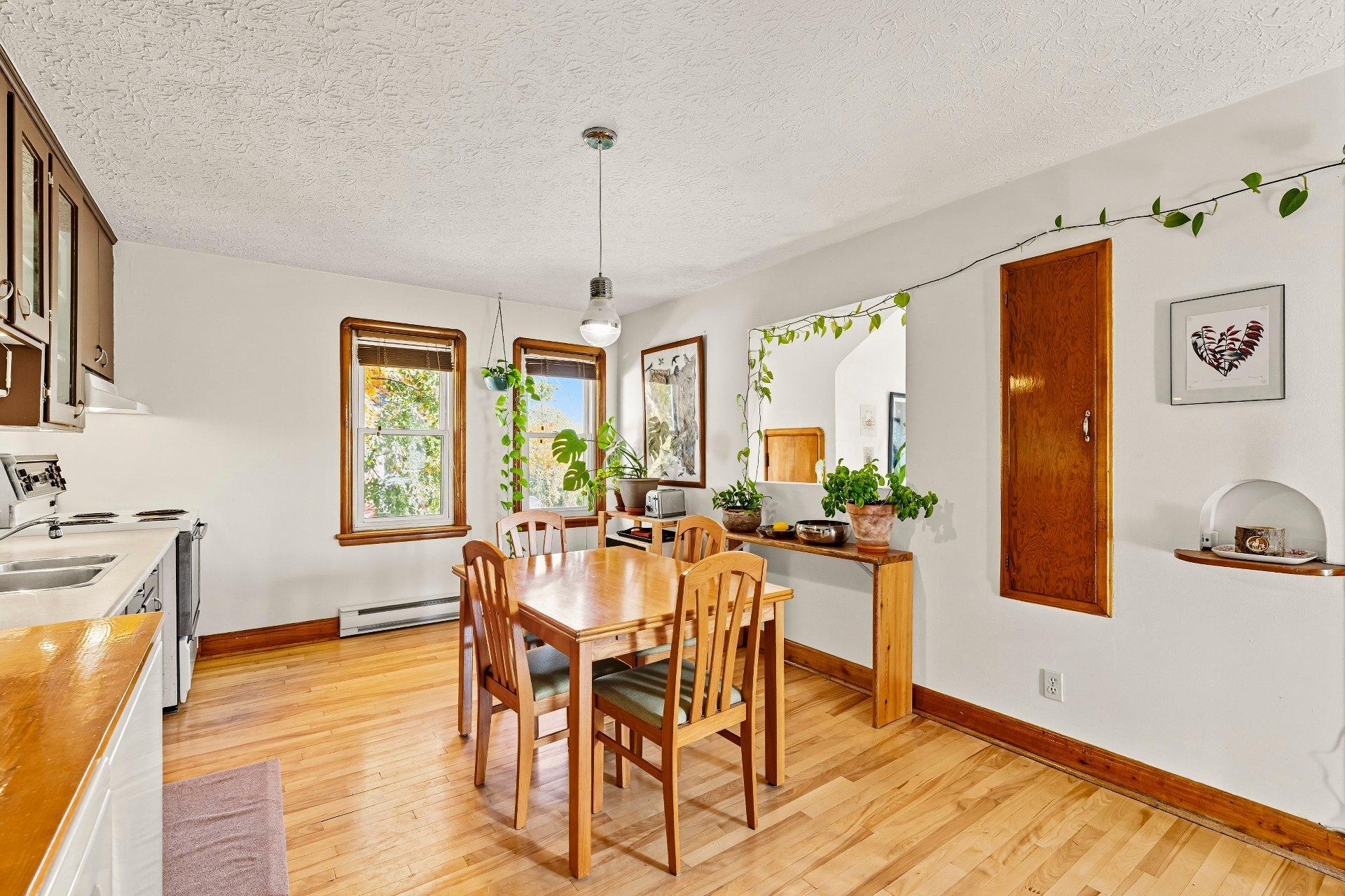 









1605

 - 1607


Rue Marcil

,
Sherbrooke (Les Nations),




QC
J1J2H6

