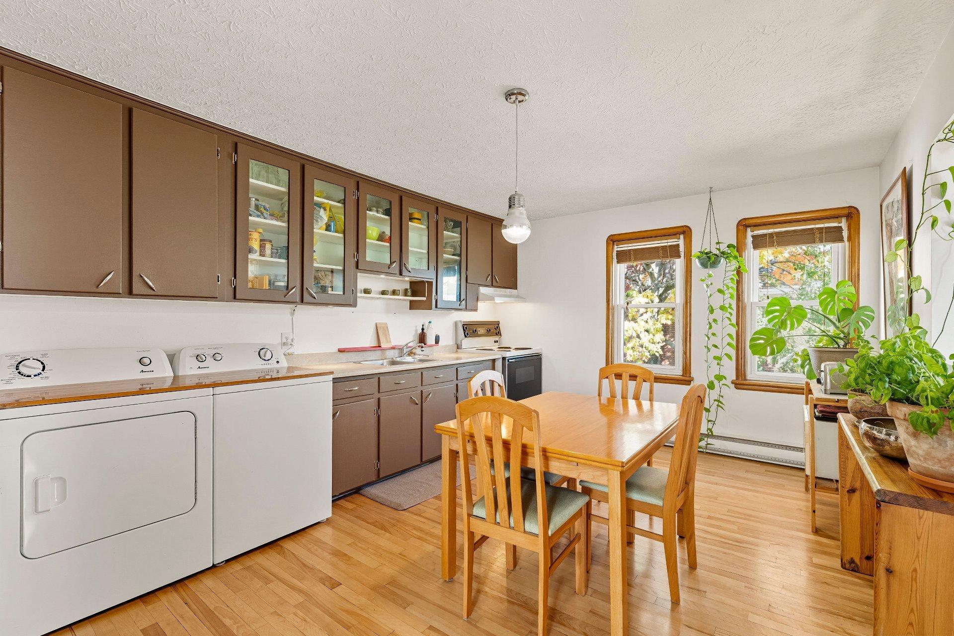 









1605

 - 1607


Rue Marcil

,
Sherbrooke (Les Nations),




QC
J1J2H6

