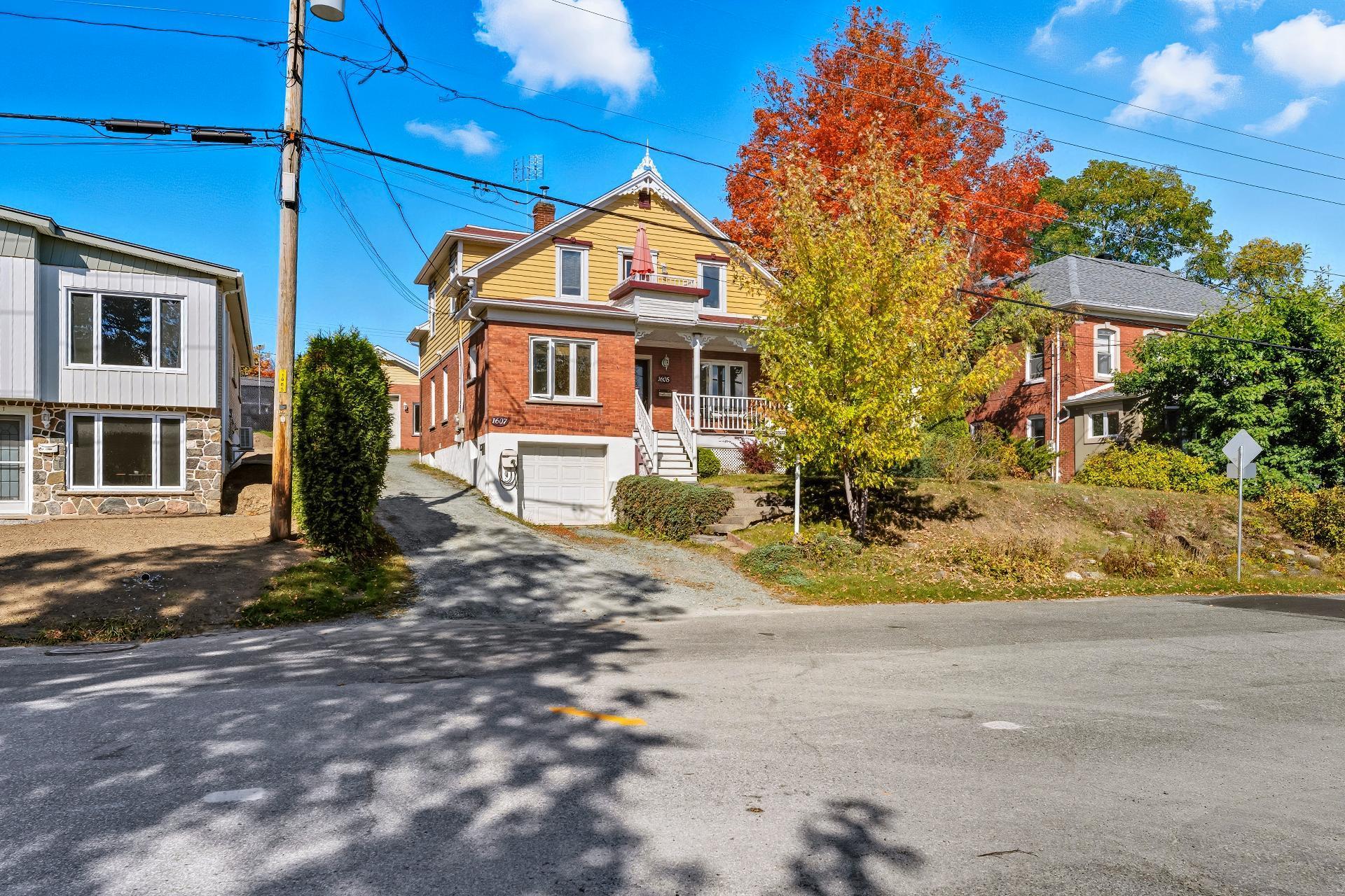 









1605

 - 1607


Rue Marcil

,
Sherbrooke (Les Nations),




QC
J1J2H6

