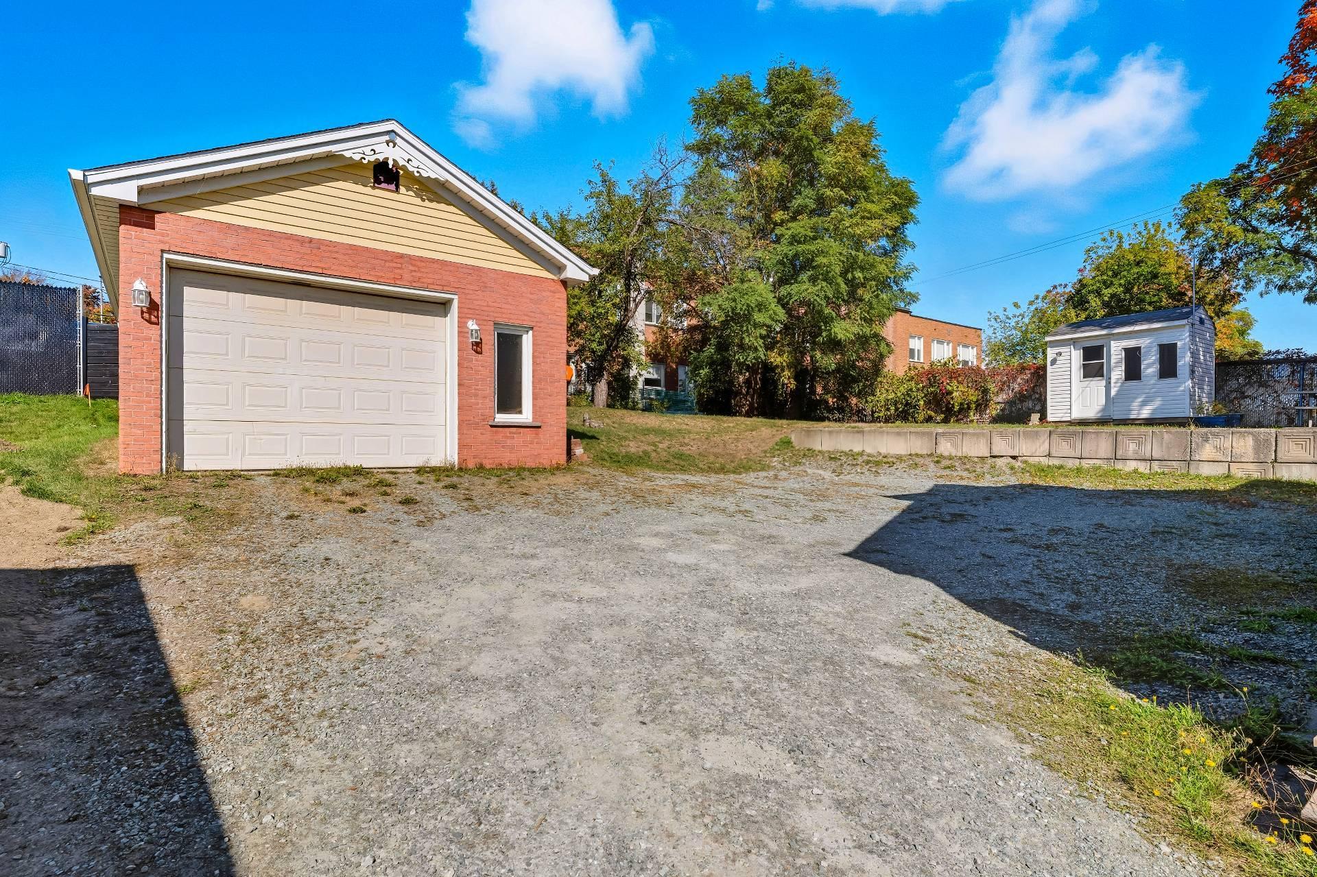 









1605

 - 1607


Rue Marcil

,
Sherbrooke (Les Nations),




QC
J1J2H6


