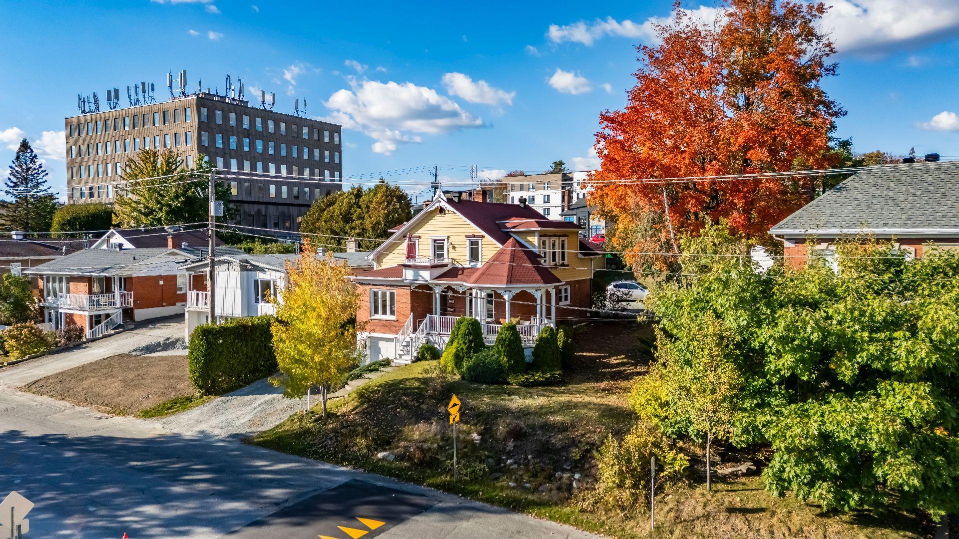 









1605

 - 1607


Rue Marcil

,
Sherbrooke (Les Nations),




QC
J1J2H6

