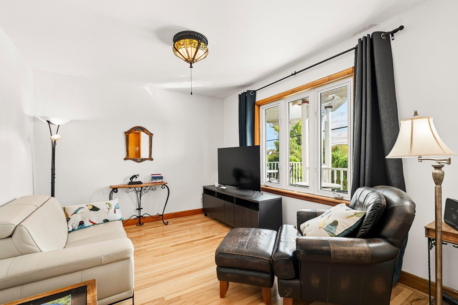 









1605

 - 1607


Rue Marcil

,
Sherbrooke (Les Nations),




QC
J1J2H6

