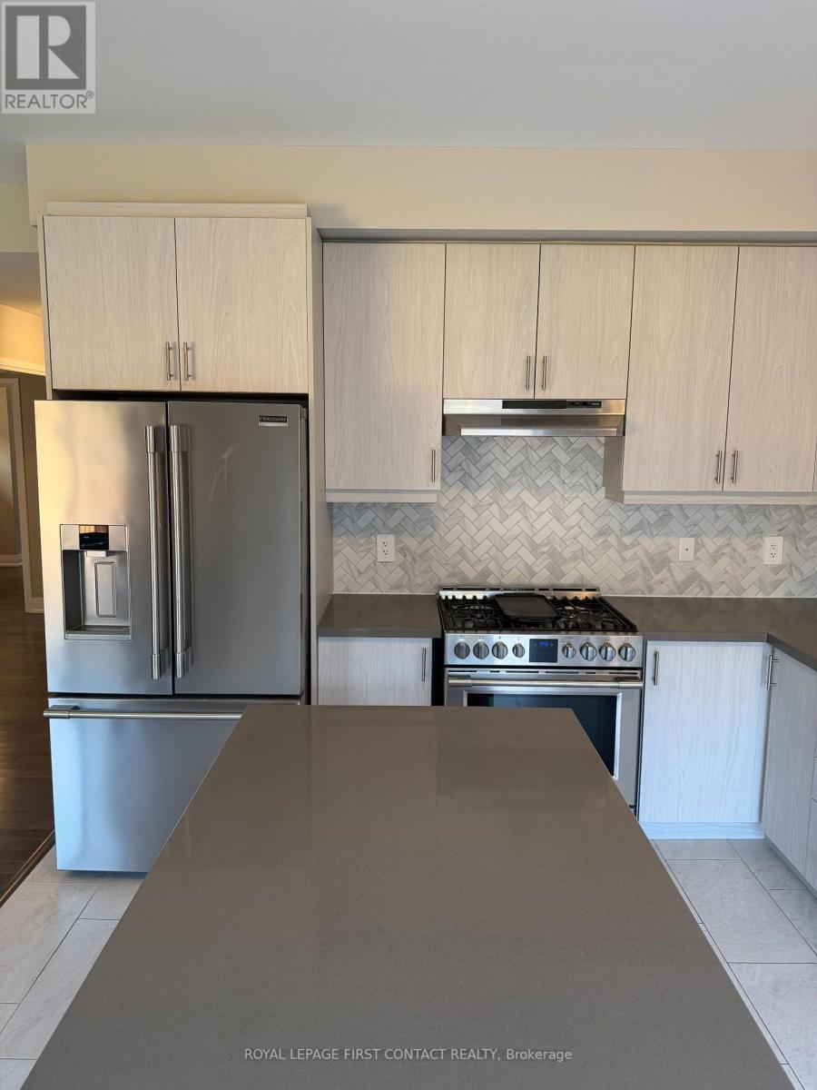 












UPPER - 25 PADDINGTON GROVE

,
Barrie,




Ontario
L9J0J3

