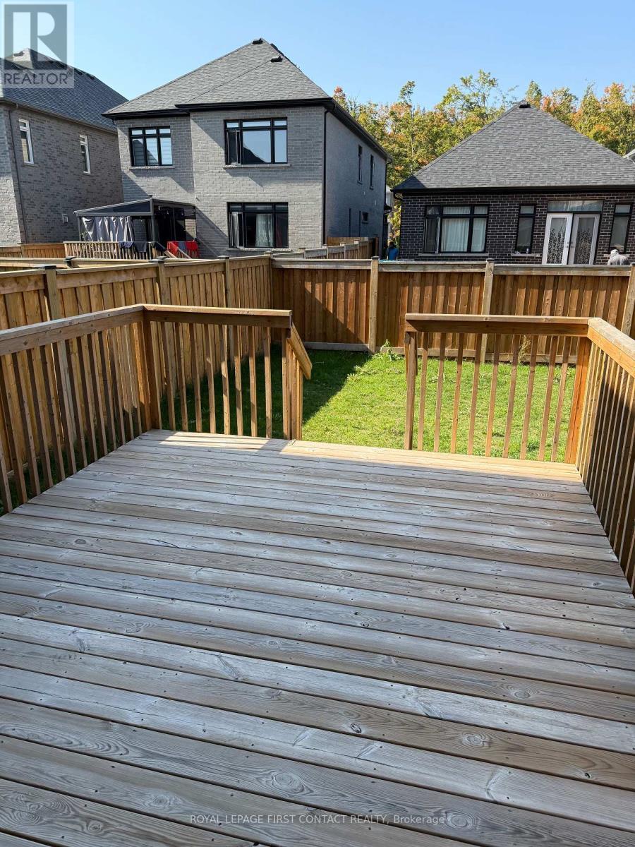 












UPPER - 25 PADDINGTON GROVE

,
Barrie,




Ontario
L9J0J3

