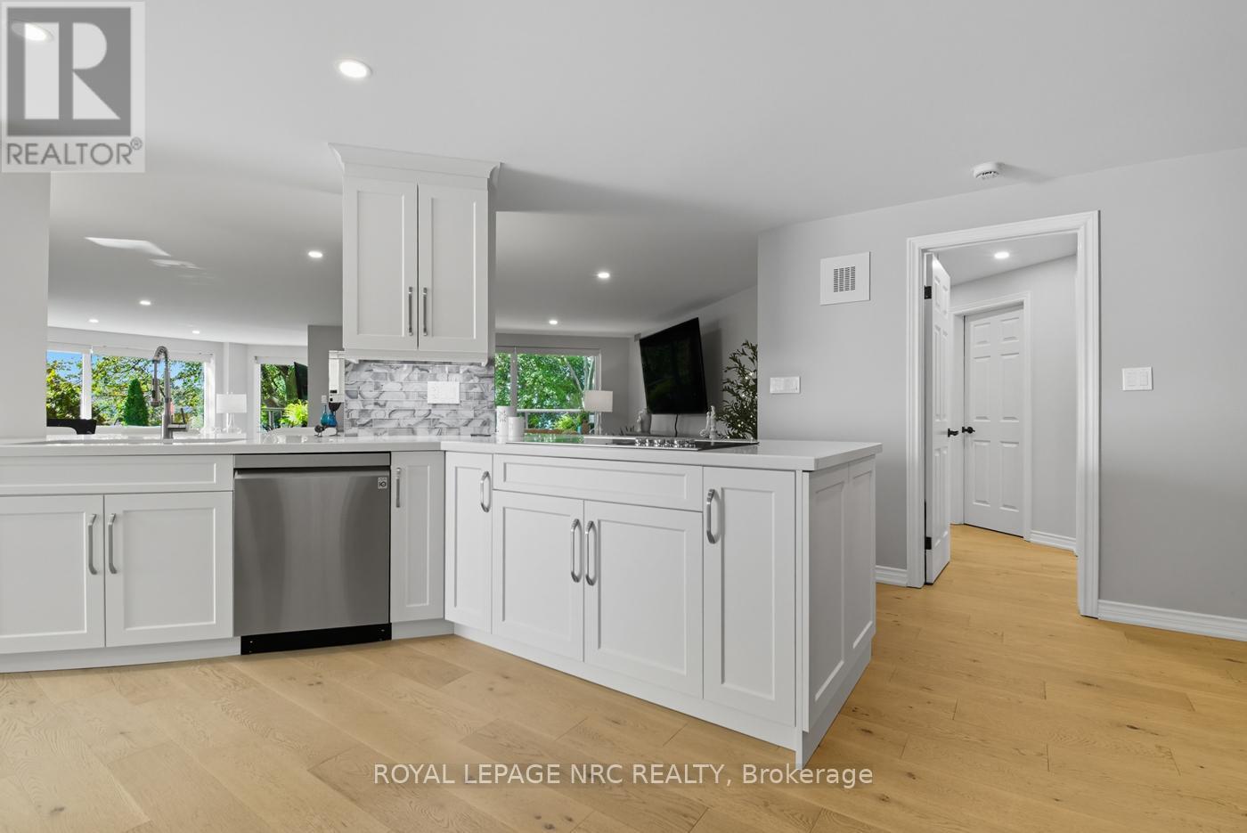 












2206 - 701 GENEVA STREET

,
St. Catharines (Lakeshore),




Ontario
L2N7H9

