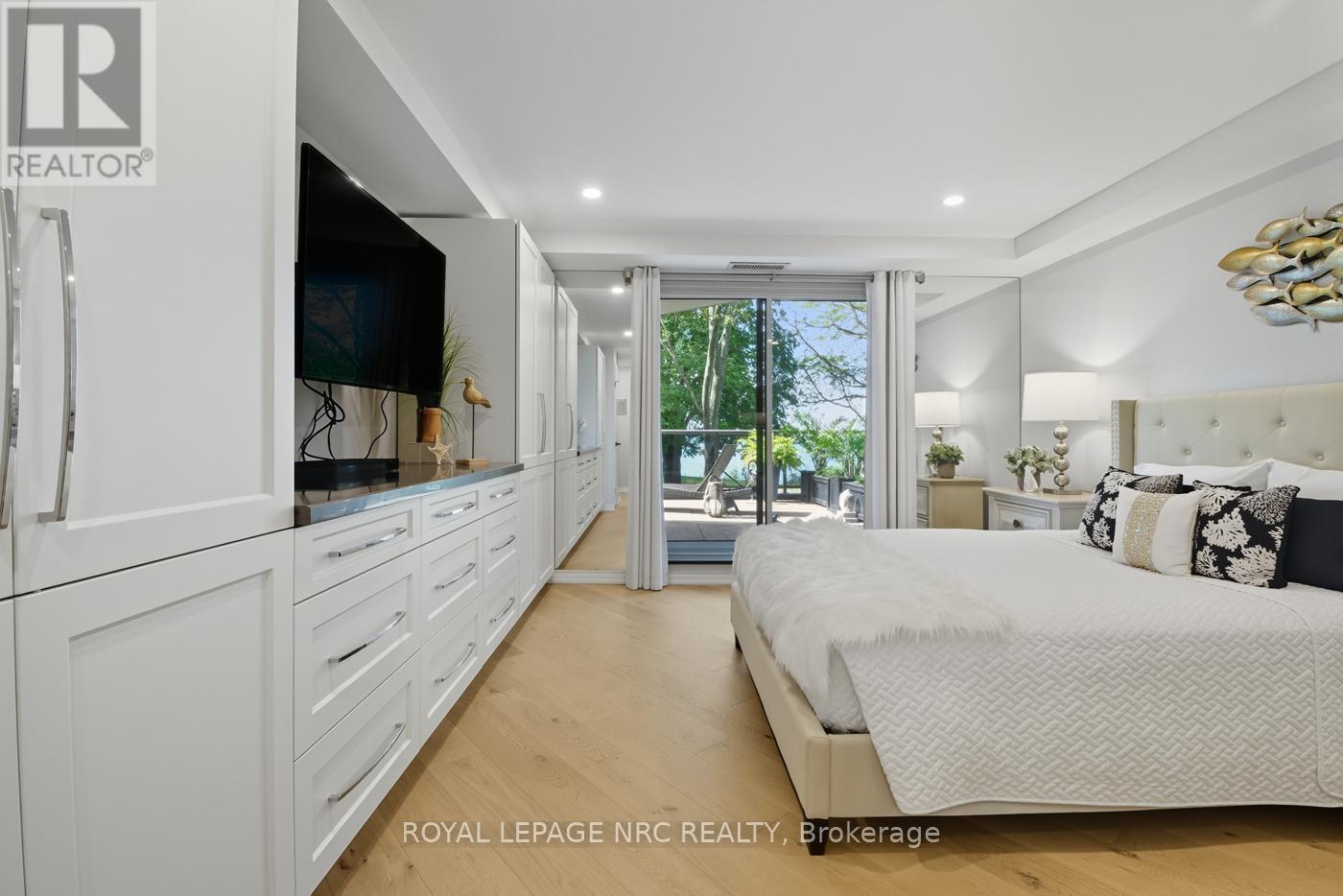 












2206 - 701 GENEVA STREET

,
St. Catharines (Lakeshore),




Ontario
L2N7H9

