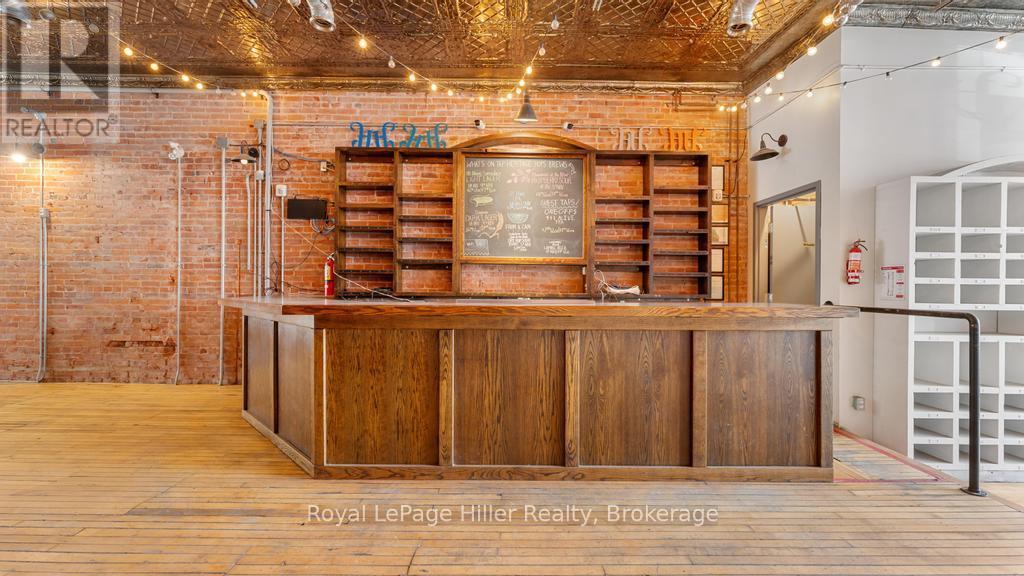 












21 MARKET PLACE

,
Stratford,




Ontario
N5A1A4


