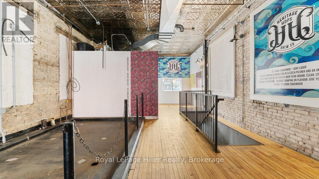 












21 MARKET PLACE

,
Stratford,




Ontario
N5A1A4

