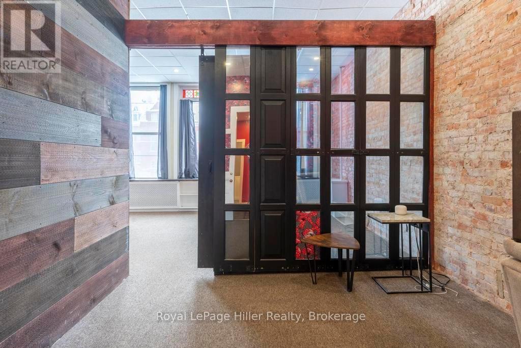 












21 MARKET PLACE

,
Stratford,




Ontario
N5A1A4


