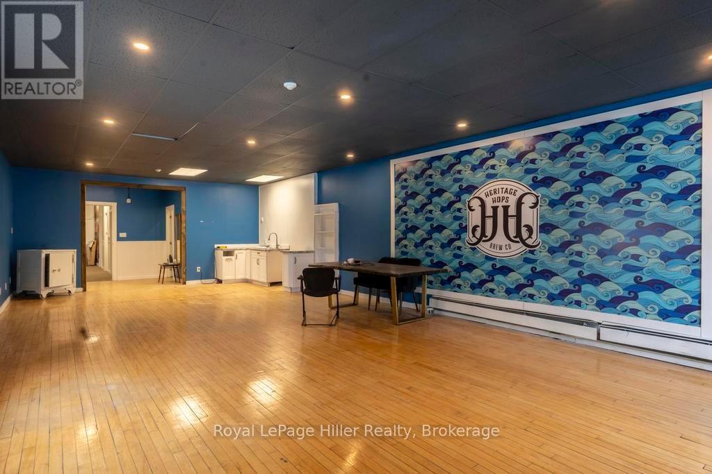 












21 MARKET PLACE

,
Stratford,




Ontario
N5A1A4

