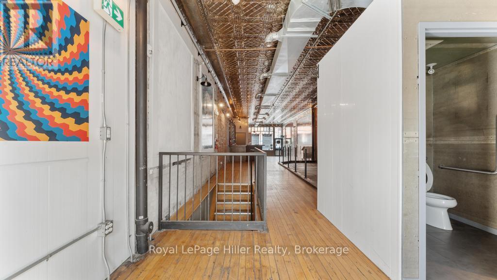 












21 MARKET PLACE

,
Stratford,




Ontario
N5A1A4

