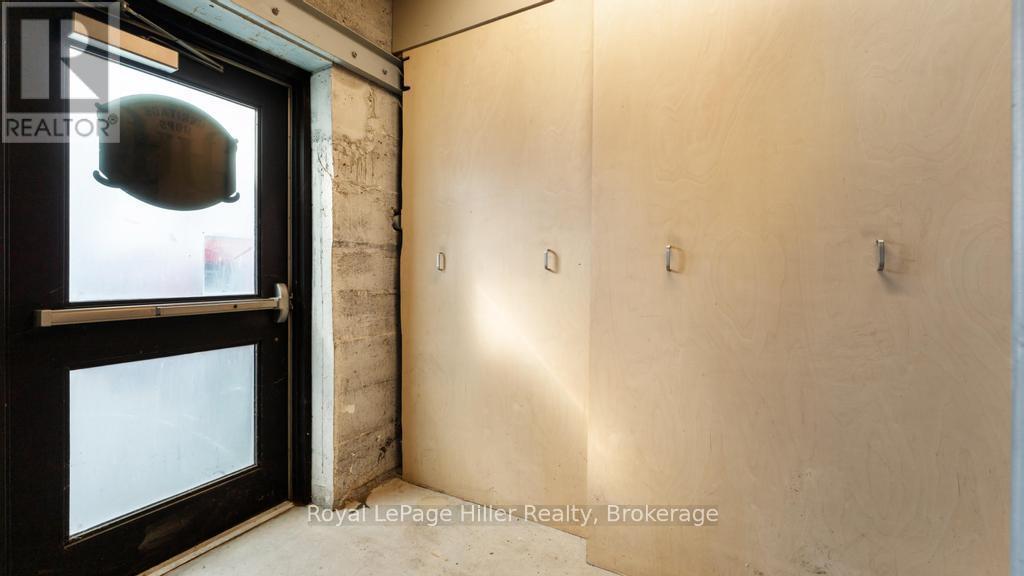 












21 MARKET PLACE

,
Stratford,




Ontario
N5A1A4

