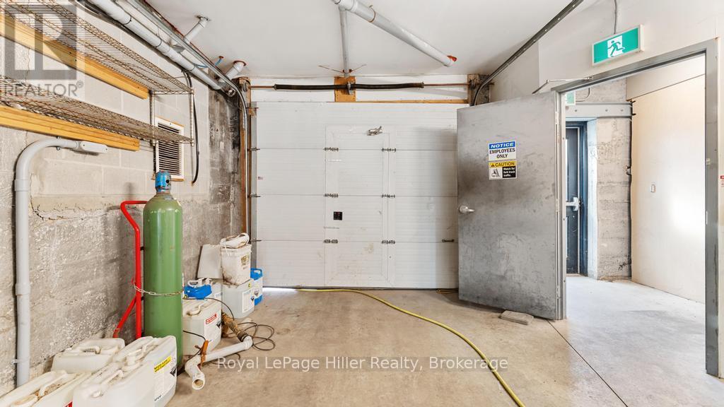 












21 MARKET PLACE

,
Stratford,




Ontario
N5A1A4

