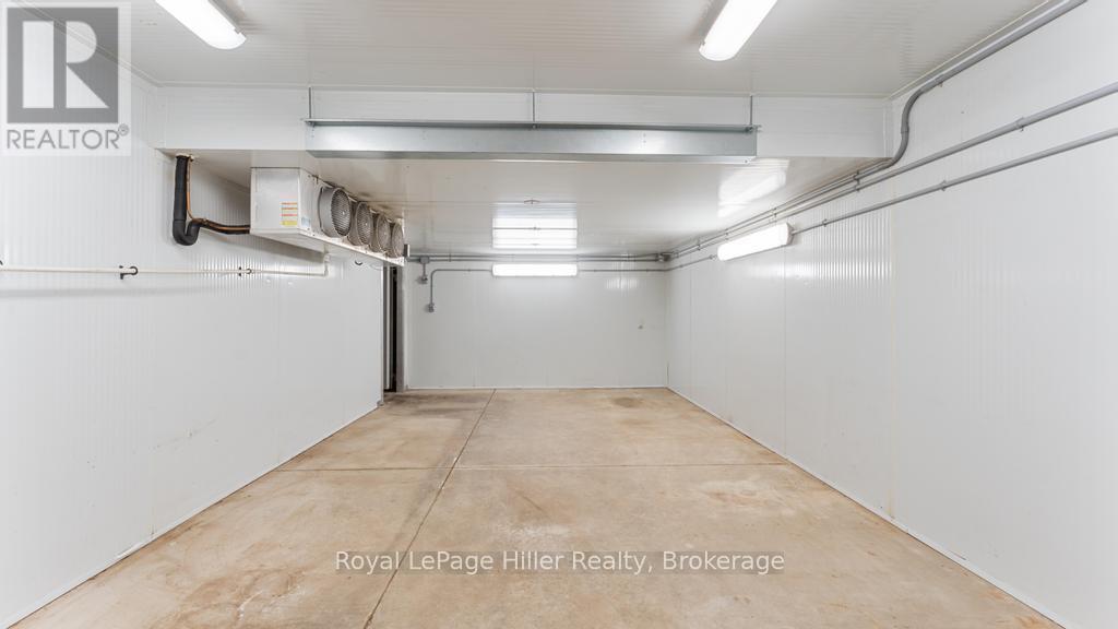 












21 MARKET PLACE

,
Stratford,




Ontario
N5A1A4

