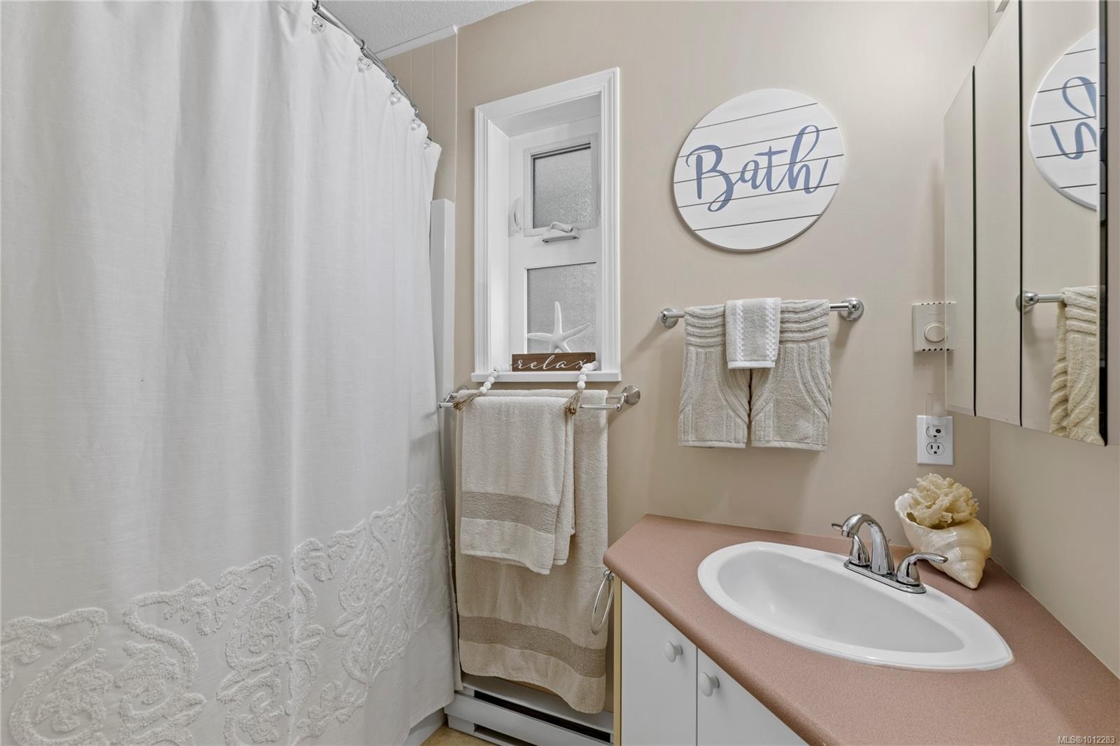 









601


Neden

Way,
Parksville,




BC
V9P 2N3

