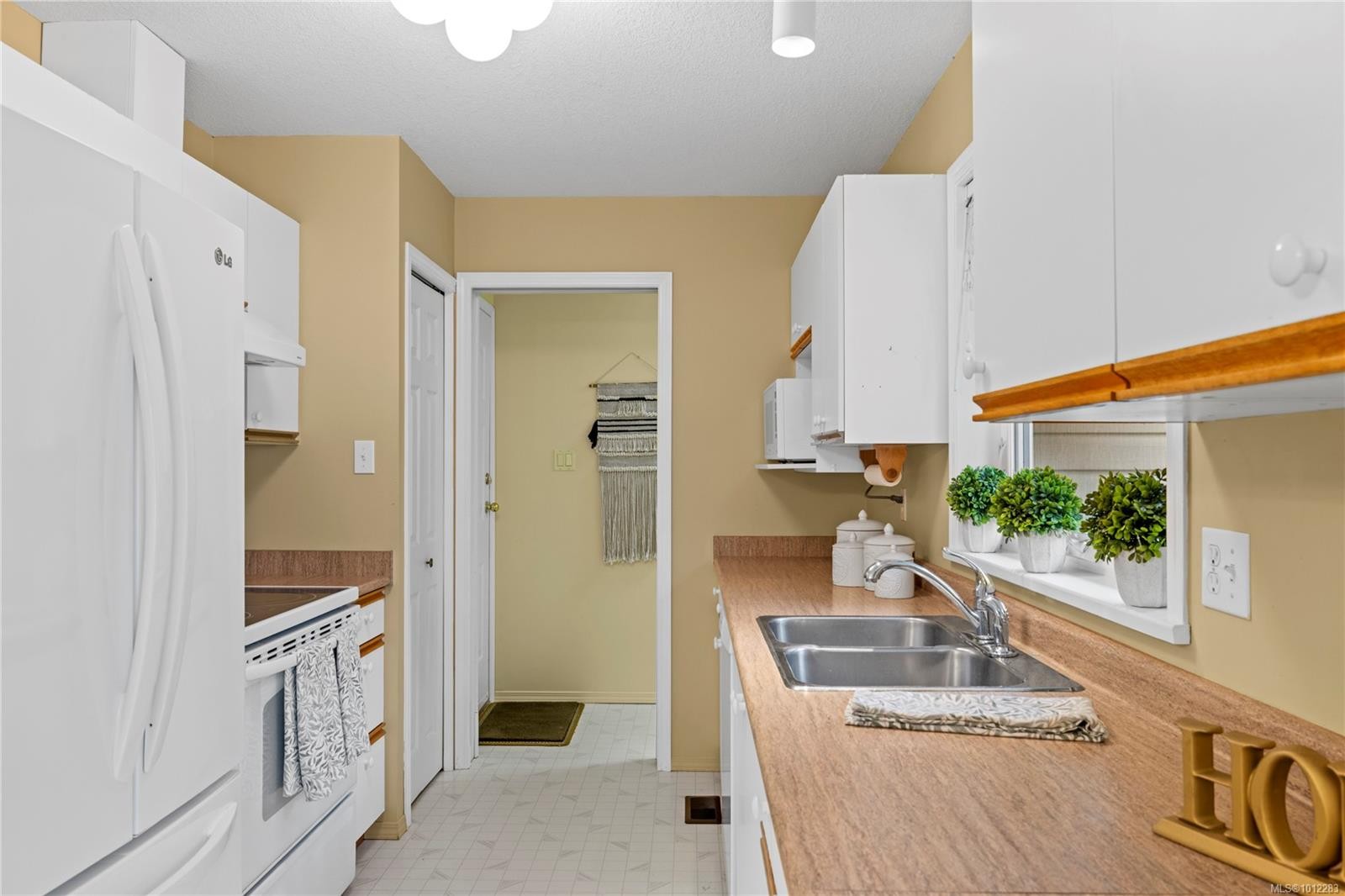









601


Neden

Way,
Parksville,




BC
V9P 2N3

