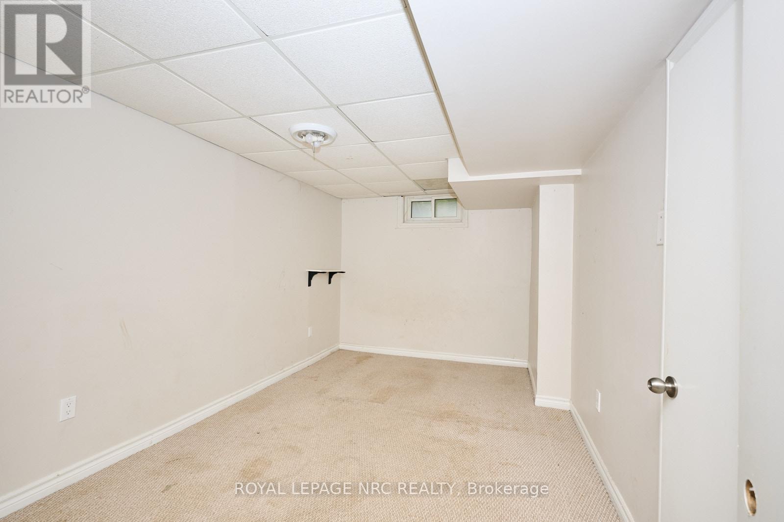 












14 BUSS COURT

,
Thorold (Confederation Heights),




Ontario
L2V5B1

