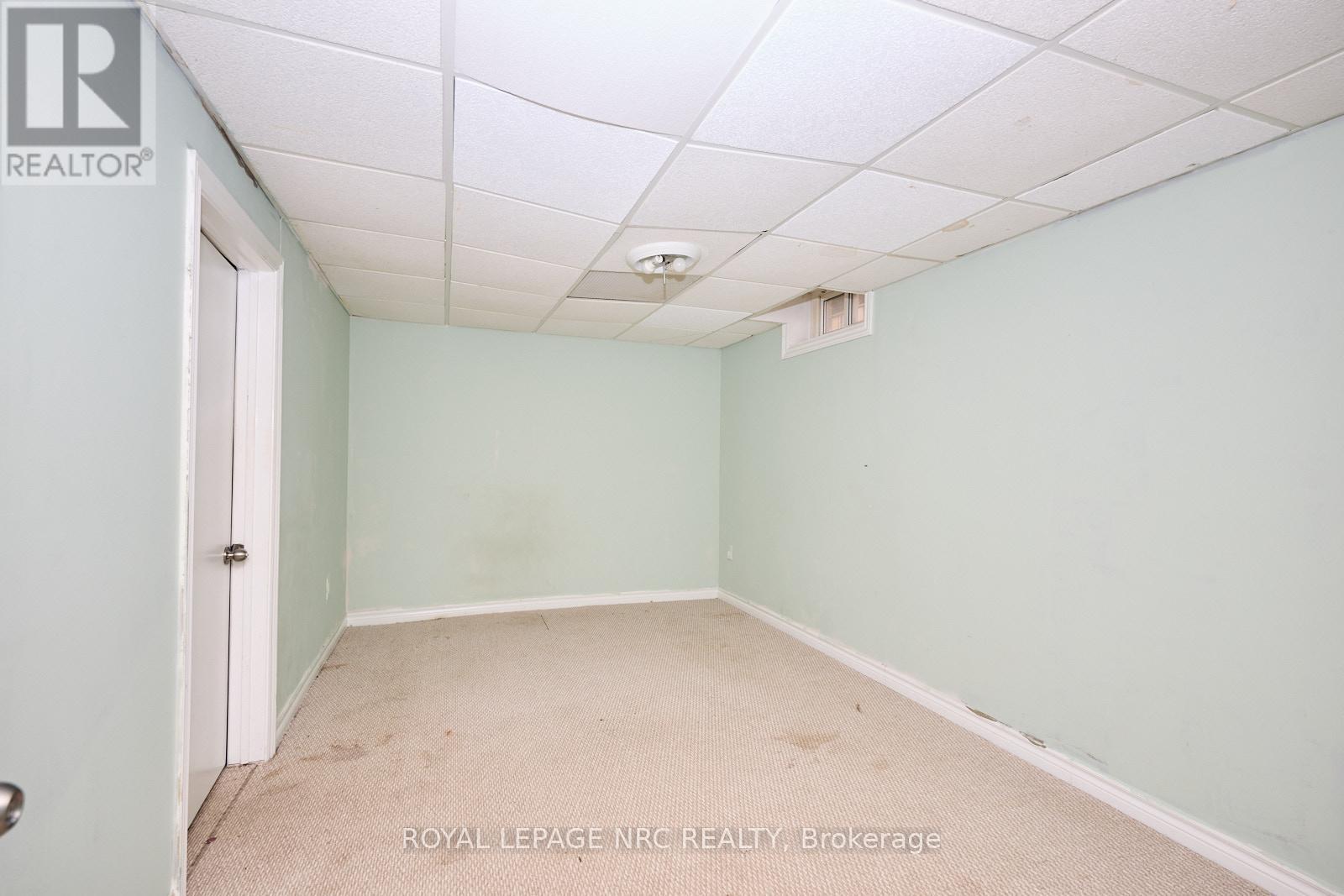 












14 BUSS COURT

,
Thorold (Confederation Heights),




Ontario
L2V5B1

