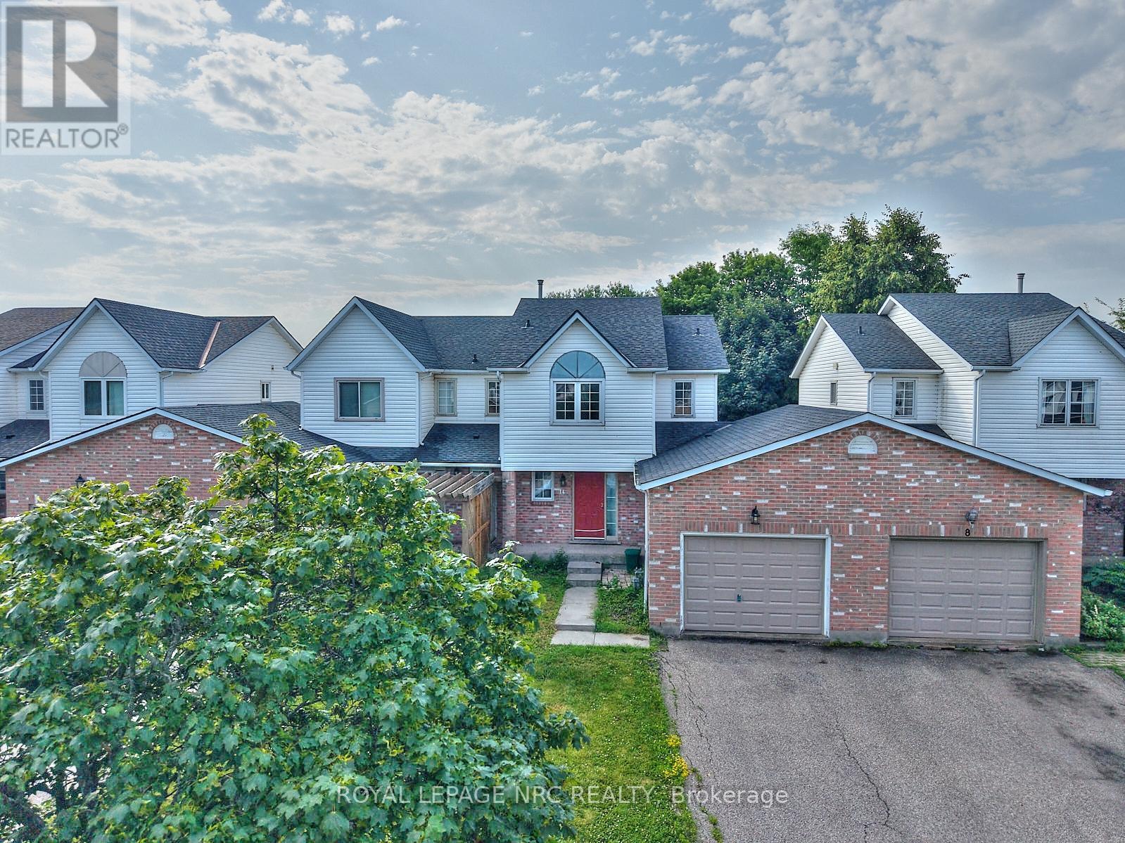 












14 BUSS COURT

,
Thorold (Confederation Heights),




Ontario
L2V5B1

