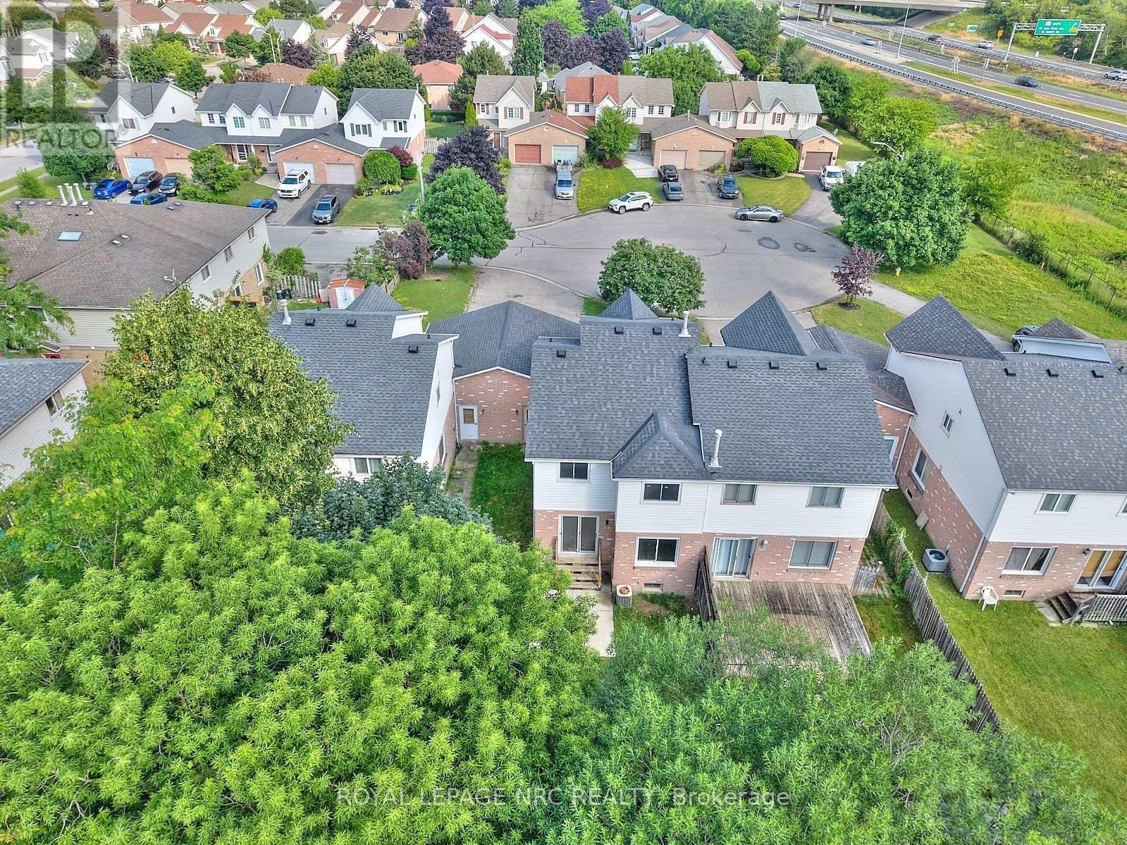 












14 BUSS COURT

,
Thorold (Confederation Heights),




Ontario
L2V5B1

