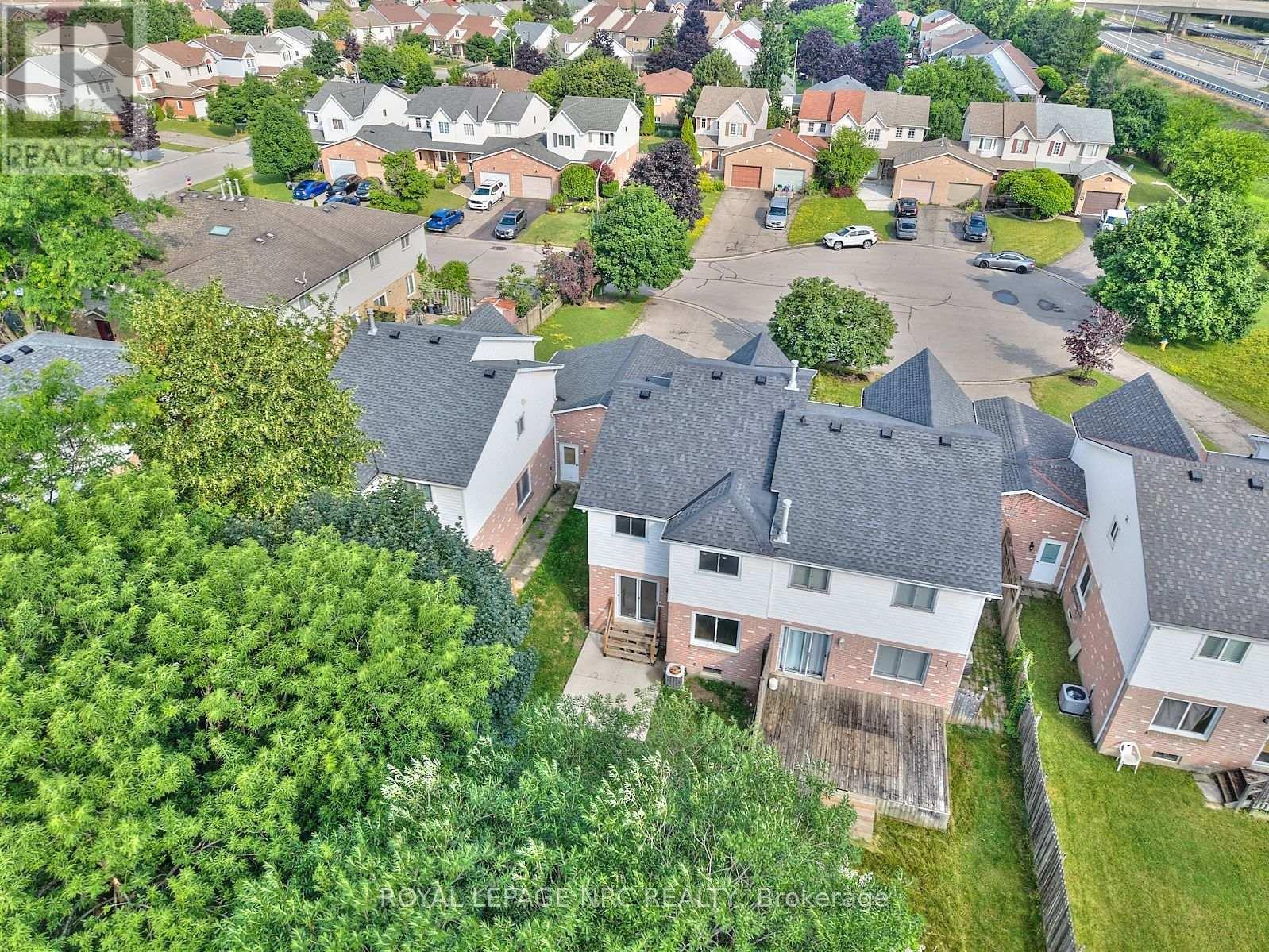 












14 BUSS COURT

,
Thorold (Confederation Heights),




Ontario
L2V5B1

