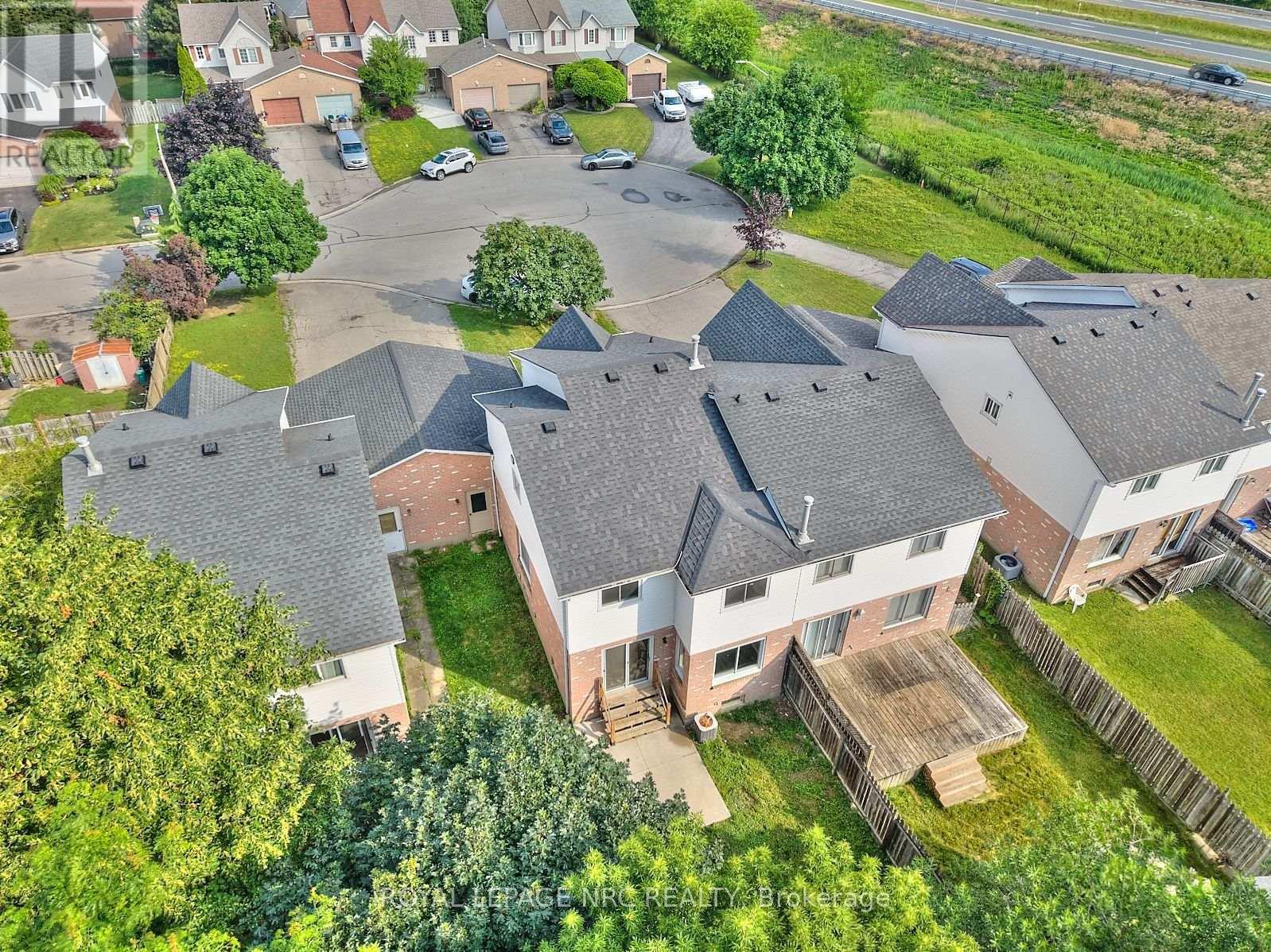 












14 BUSS COURT

,
Thorold (Confederation Heights),




Ontario
L2V5B1

