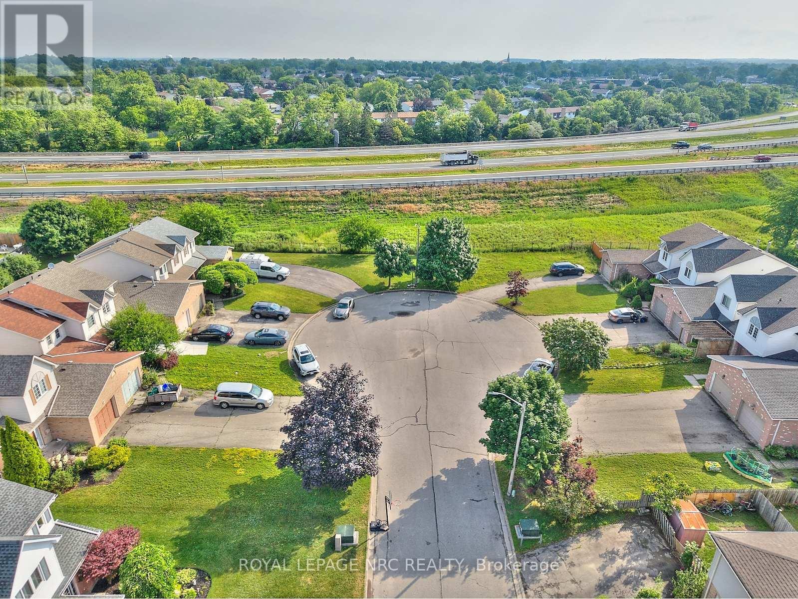 












14 BUSS COURT

,
Thorold (Confederation Heights),




Ontario
L2V5B1

