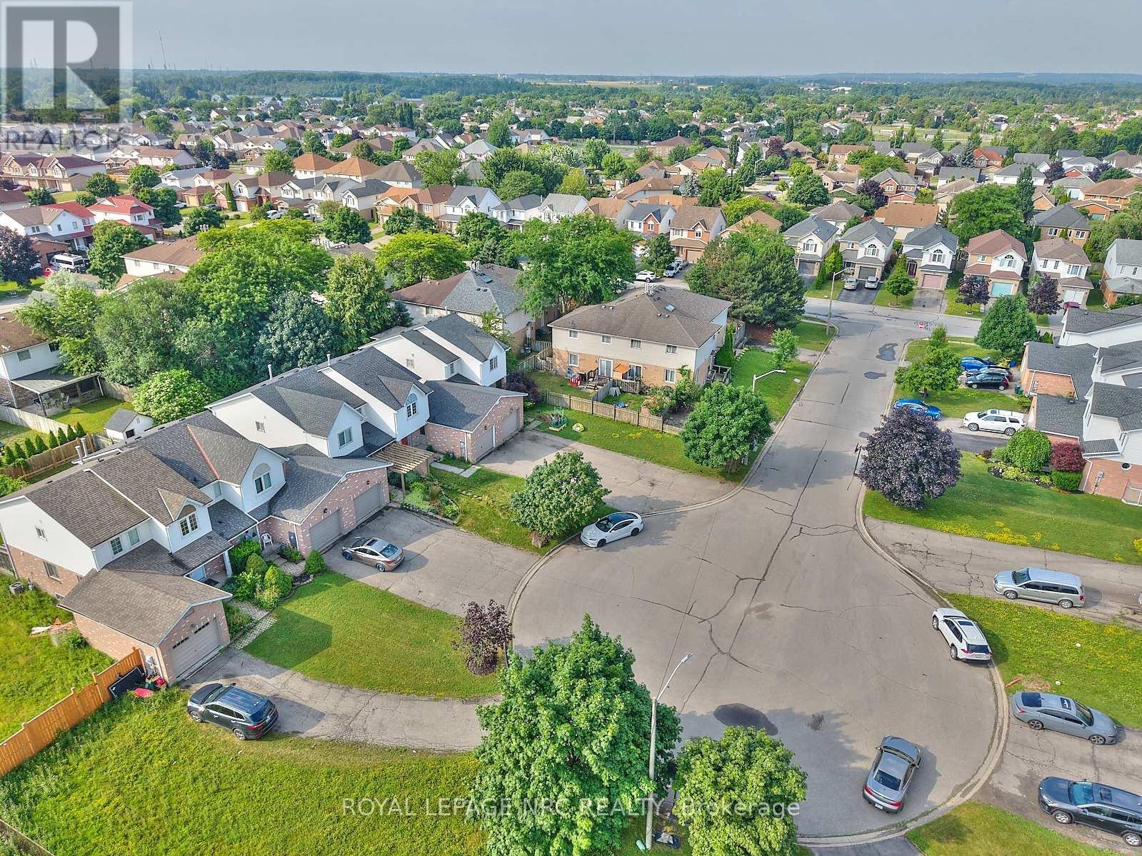 












14 BUSS COURT

,
Thorold (Confederation Heights),




Ontario
L2V5B1

