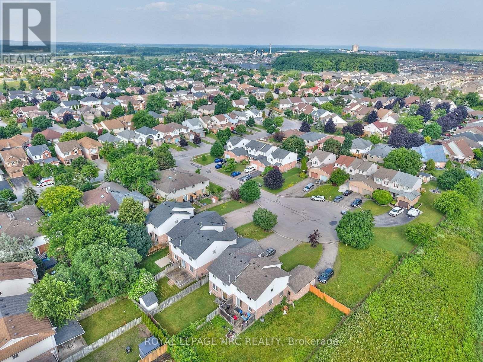 












14 BUSS COURT

,
Thorold (Confederation Heights),




Ontario
L2V5B1

