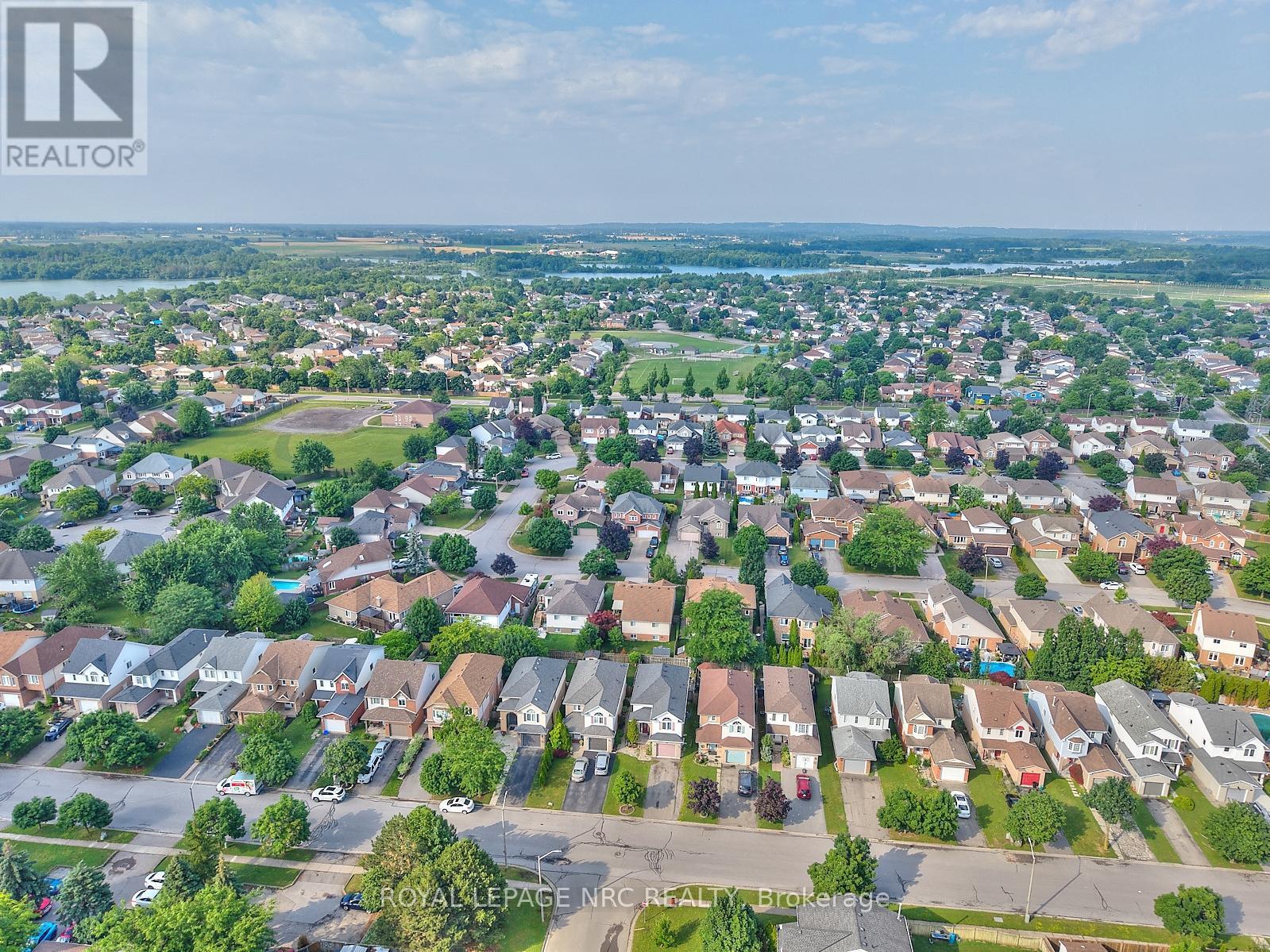 












14 BUSS COURT

,
Thorold (Confederation Heights),




Ontario
L2V5B1

