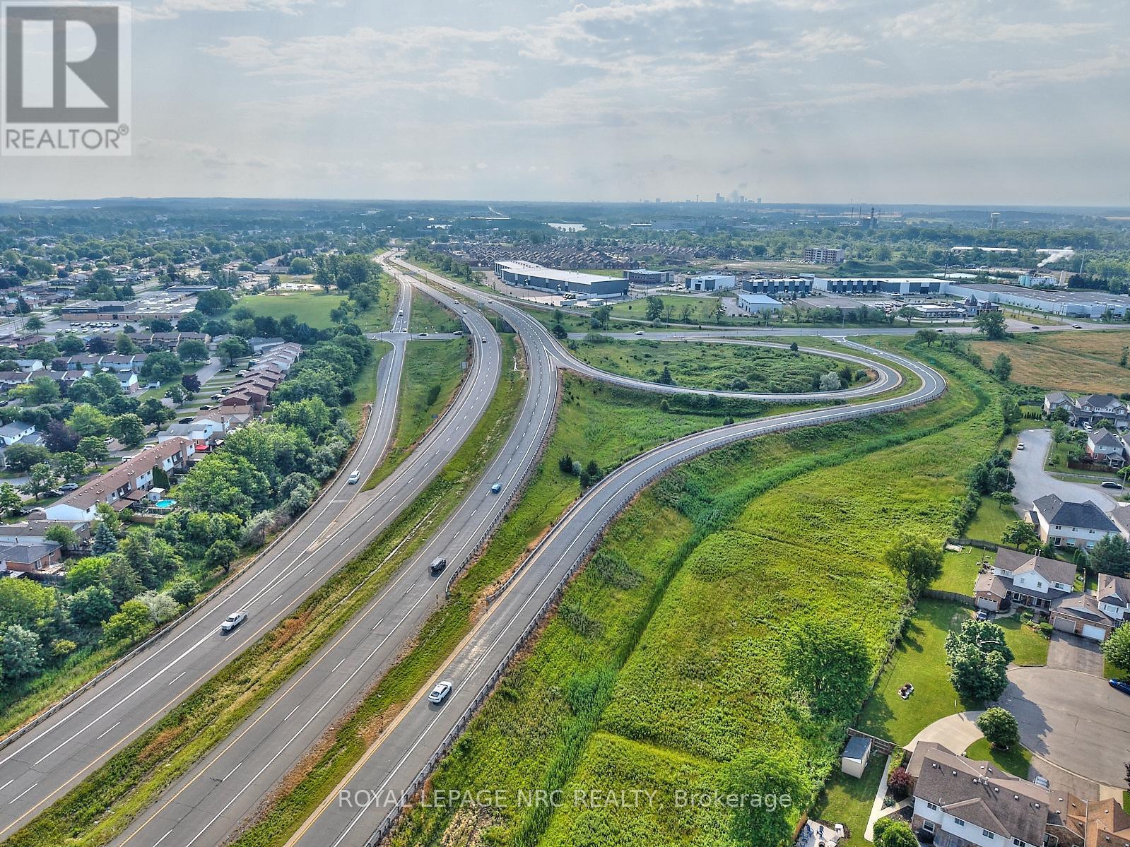 












14 BUSS COURT

,
Thorold (Confederation Heights),




Ontario
L2V5B1

