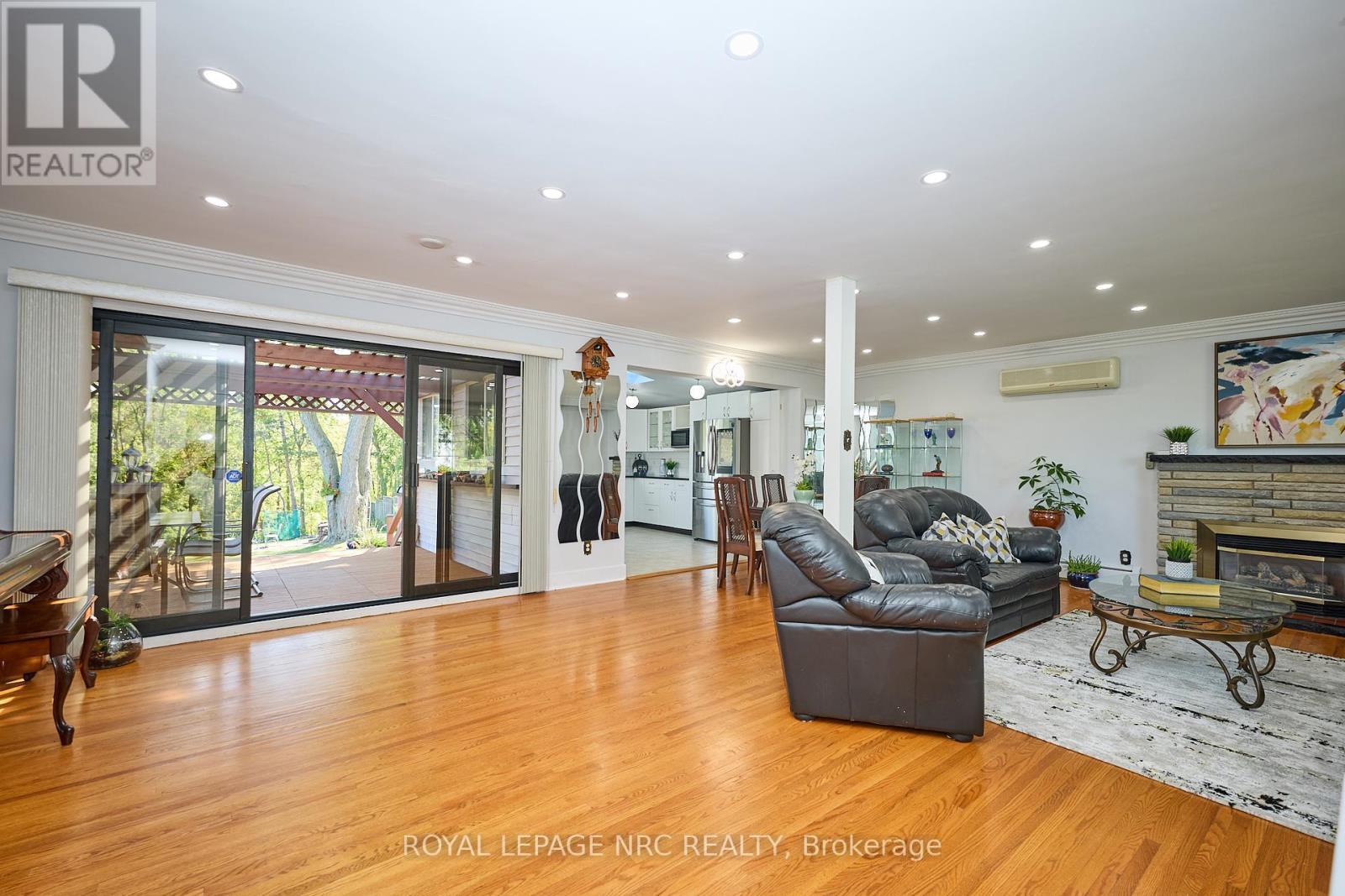












81 RIVERVIEW BOULEVARD

,
St. Catharines (Glendale/Glenridge),




Ontario
L2T3L9

