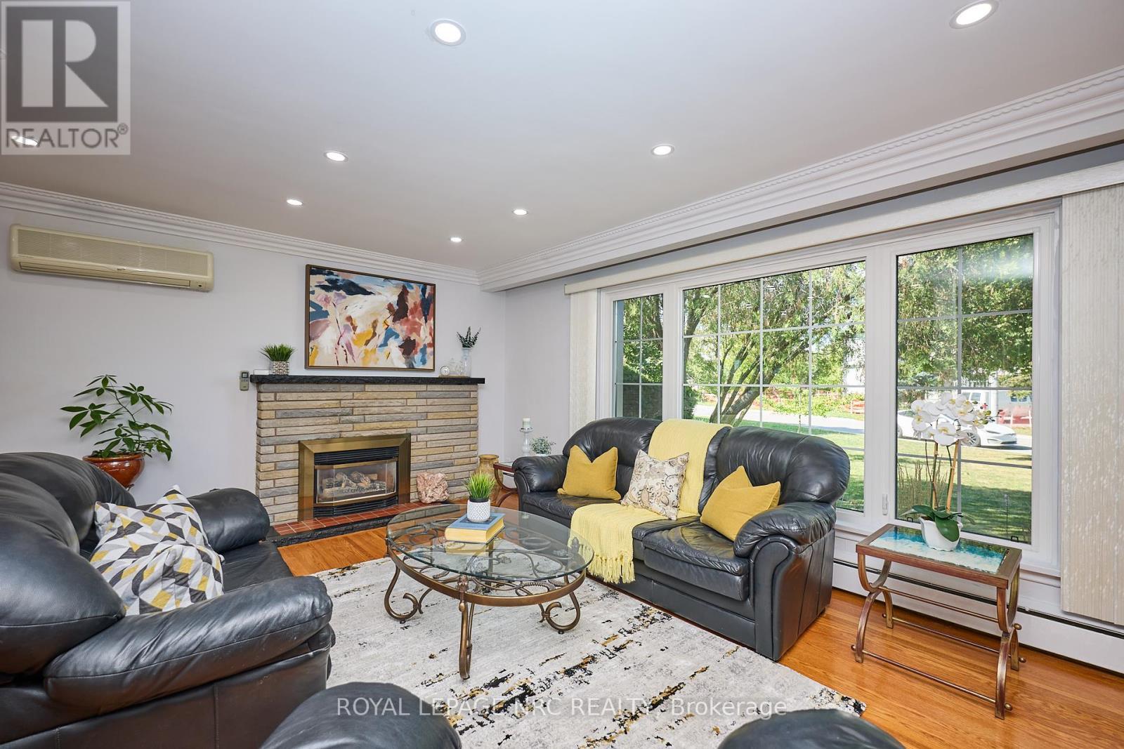 












81 RIVERVIEW BOULEVARD

,
St. Catharines (Glendale/Glenridge),




Ontario
L2T3L9


