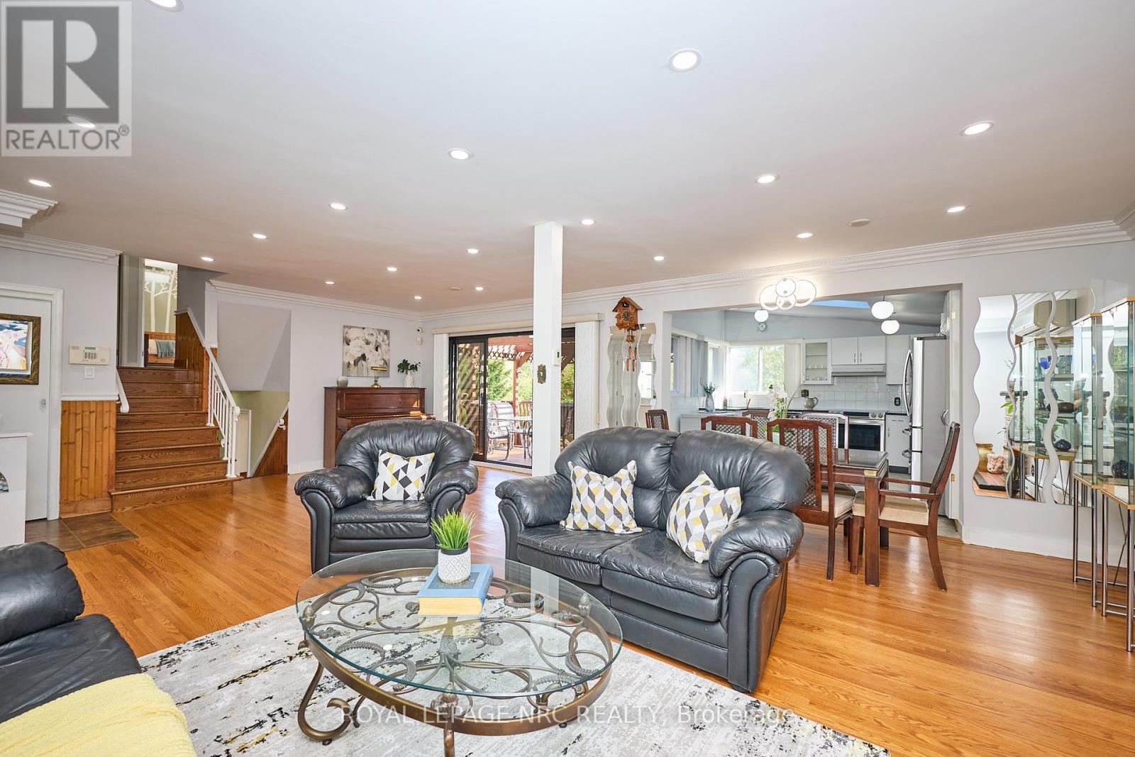 












81 RIVERVIEW BOULEVARD

,
St. Catharines (Glendale/Glenridge),




Ontario
L2T3L9

